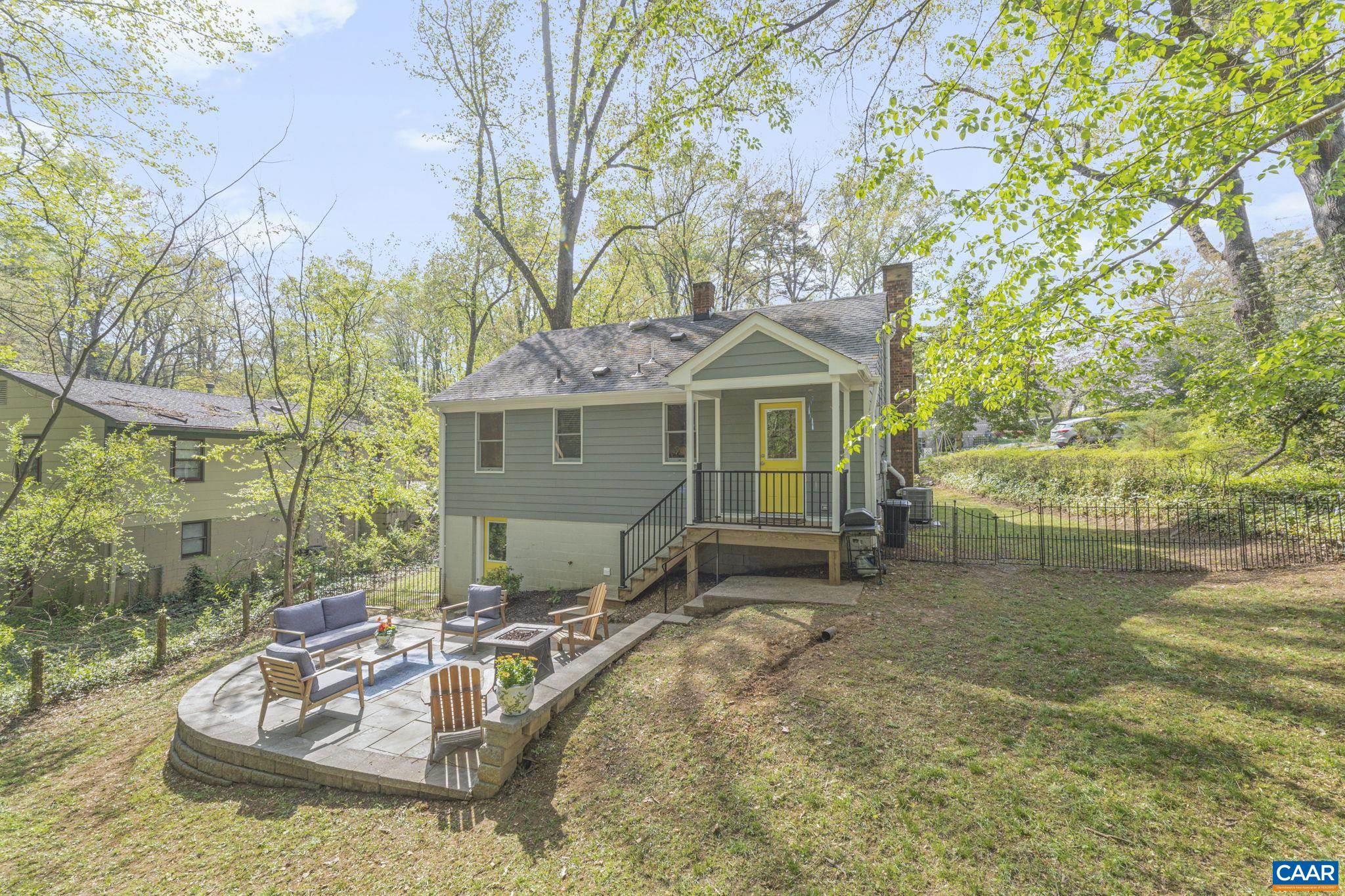 1508 ROSE HILL DR