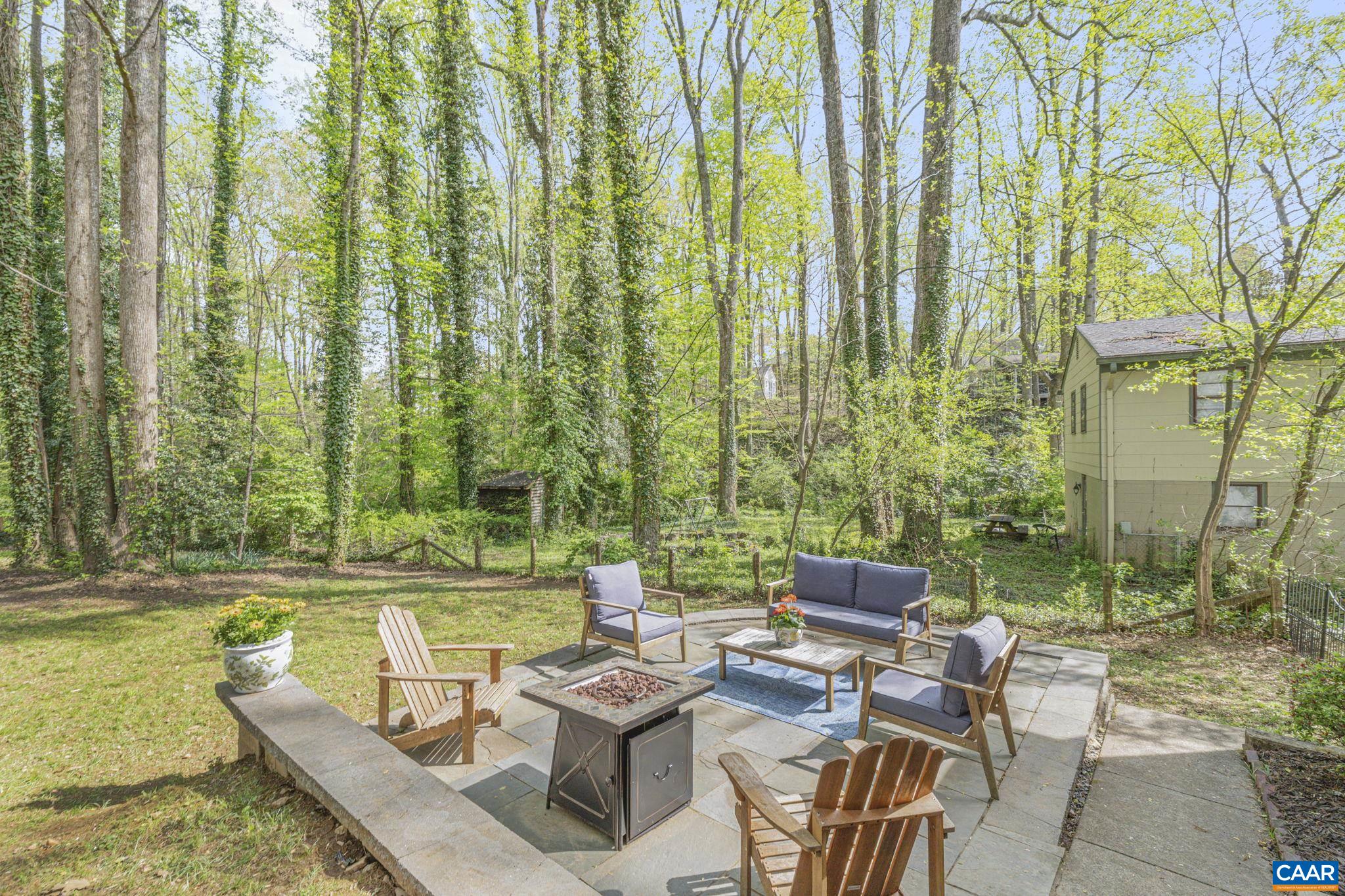 1508 ROSE HILL DR
