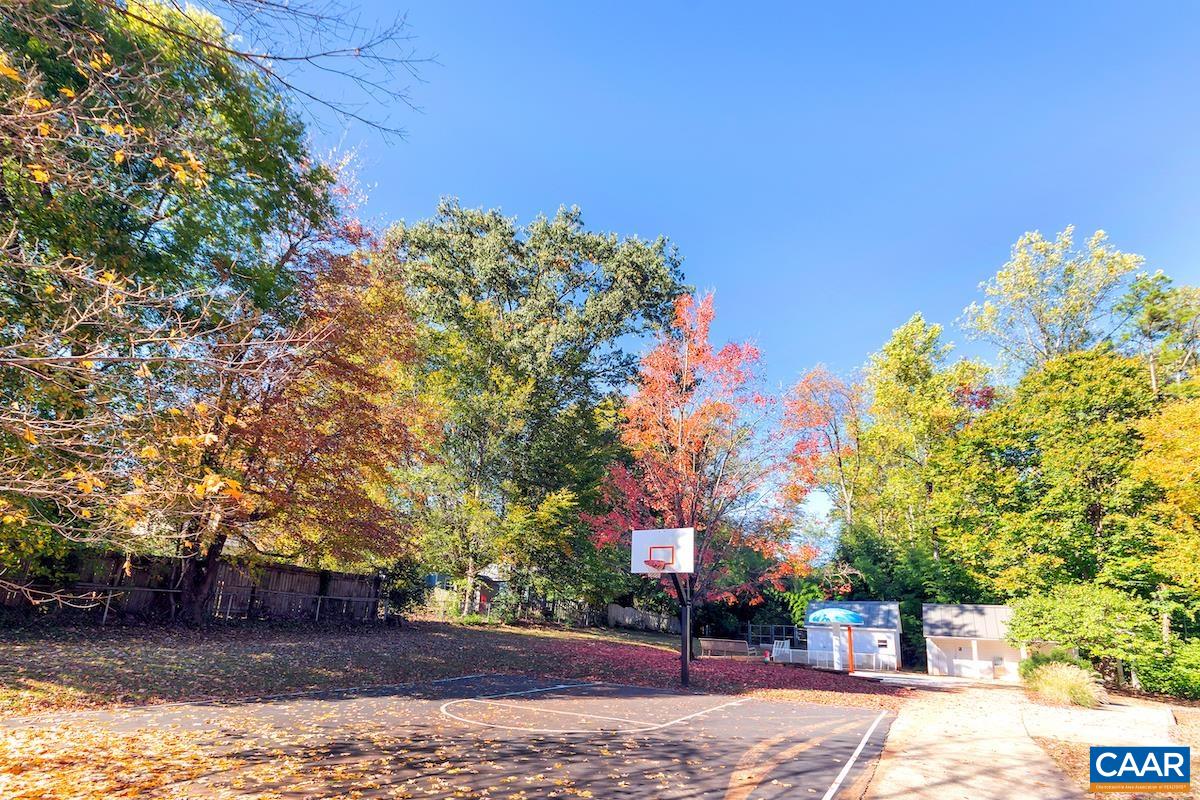 1508 ROSE HILL DR