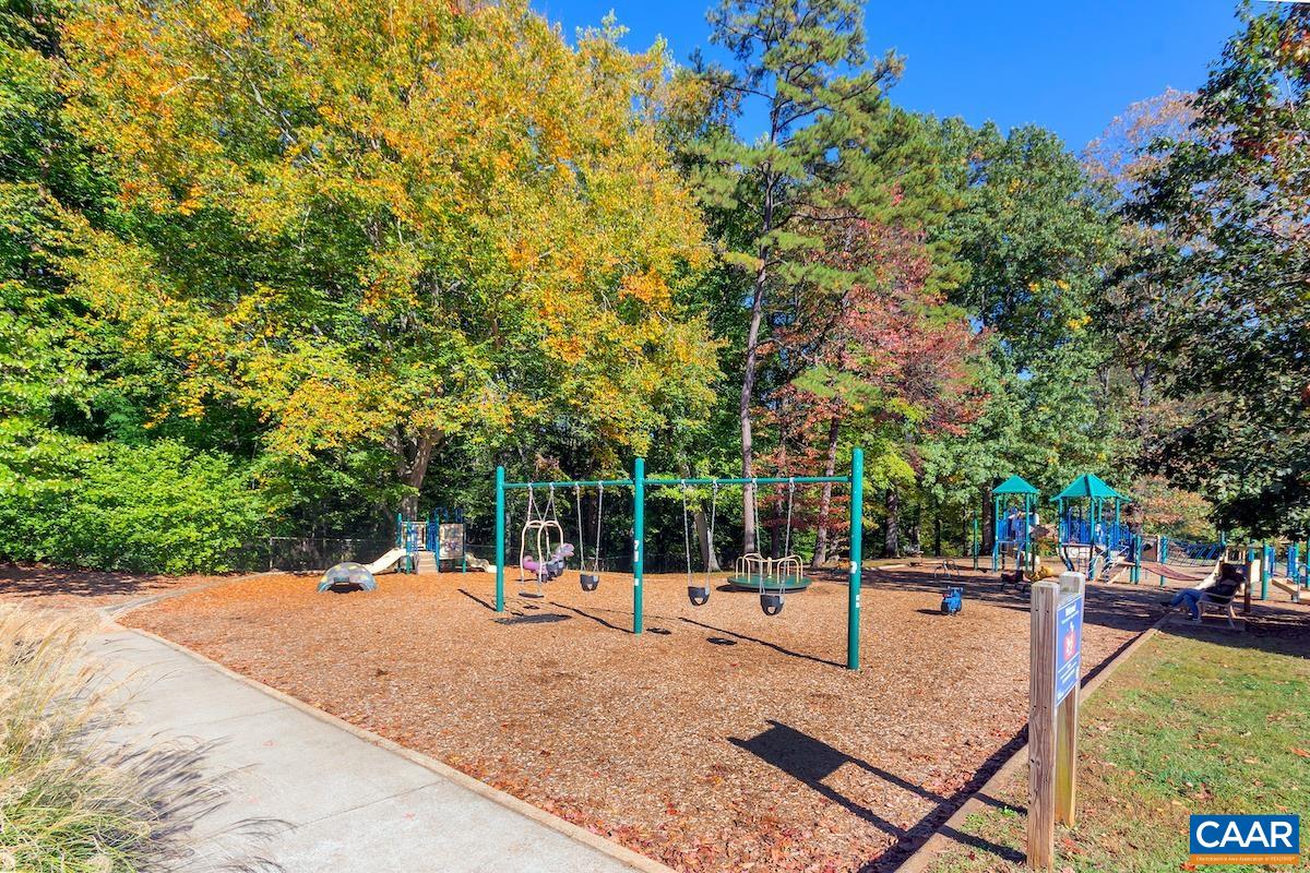 1508 ROSE HILL DR