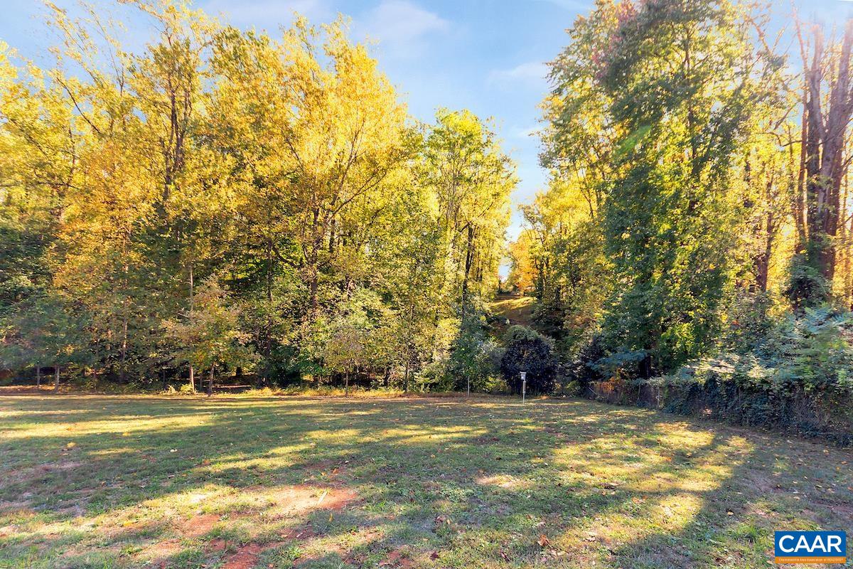 1508 ROSE HILL DR