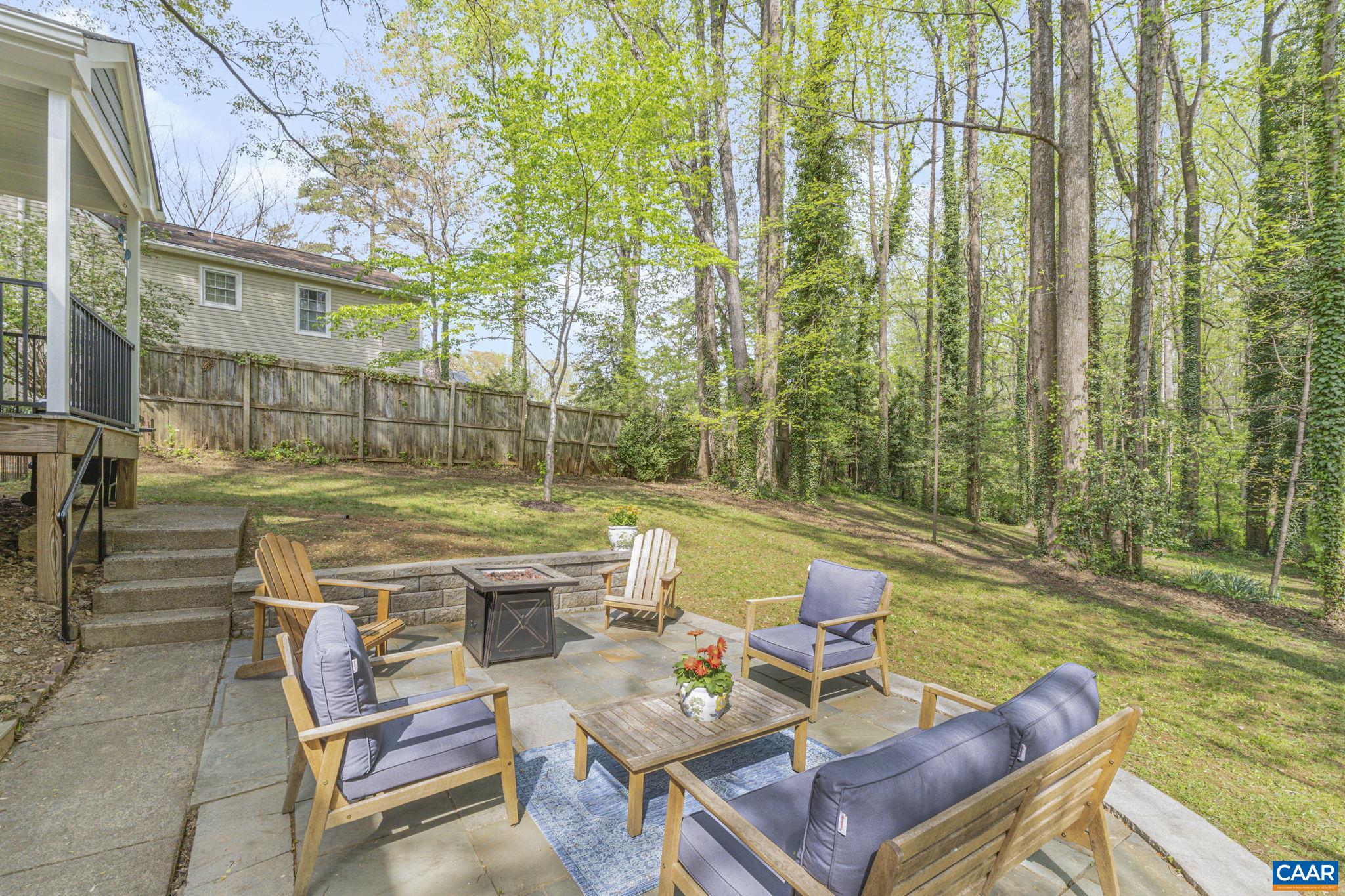 1508 ROSE HILL DR