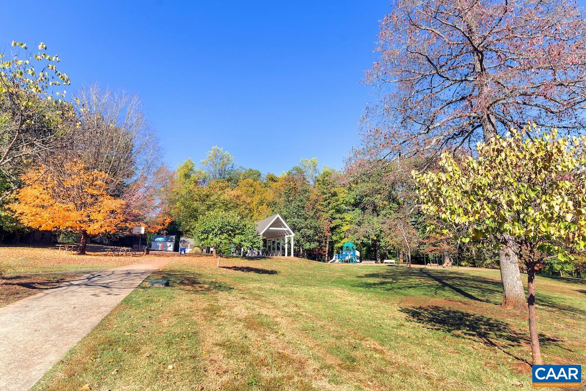 1508 ROSE HILL DR