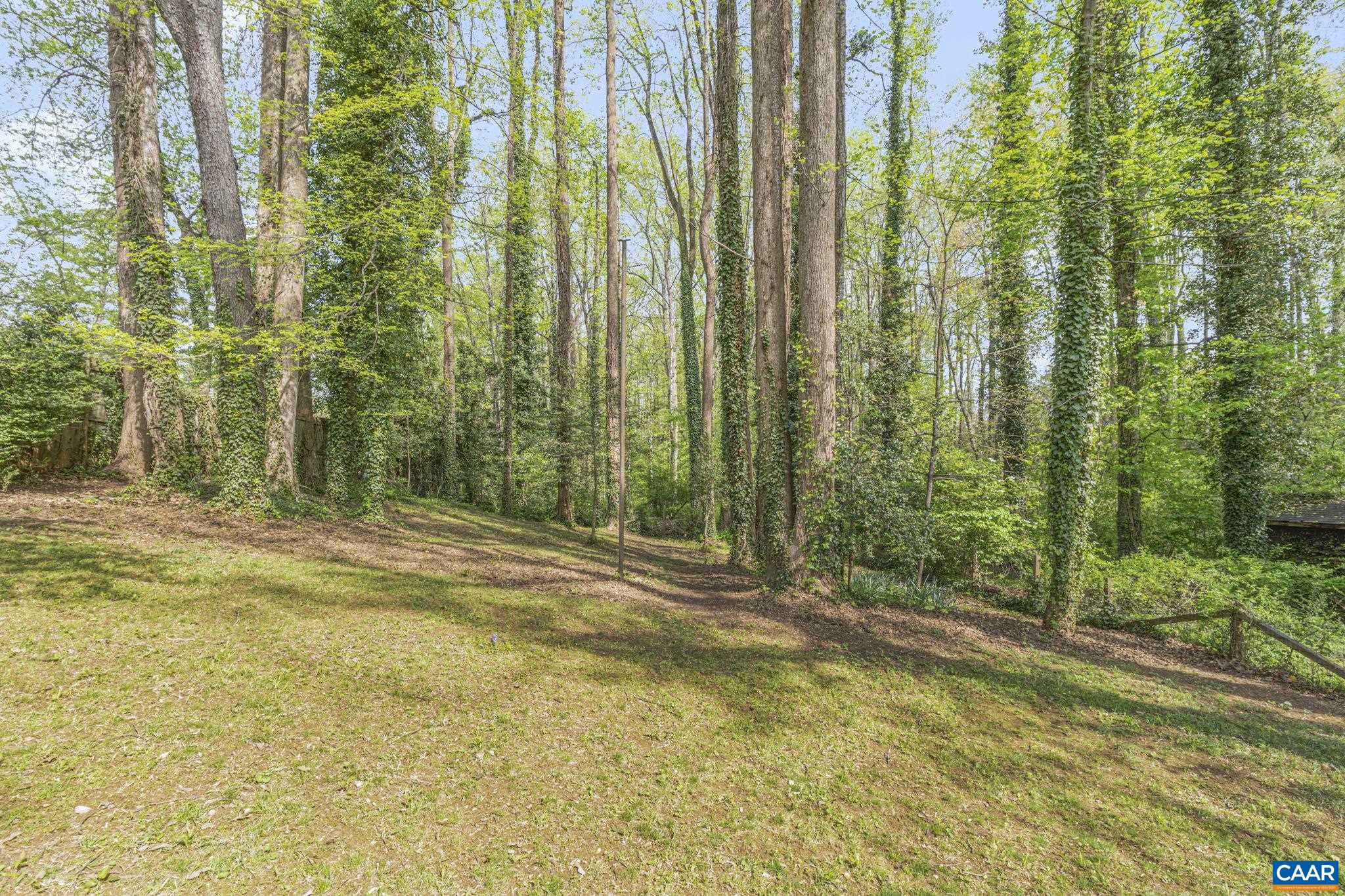 1508 ROSE HILL DR