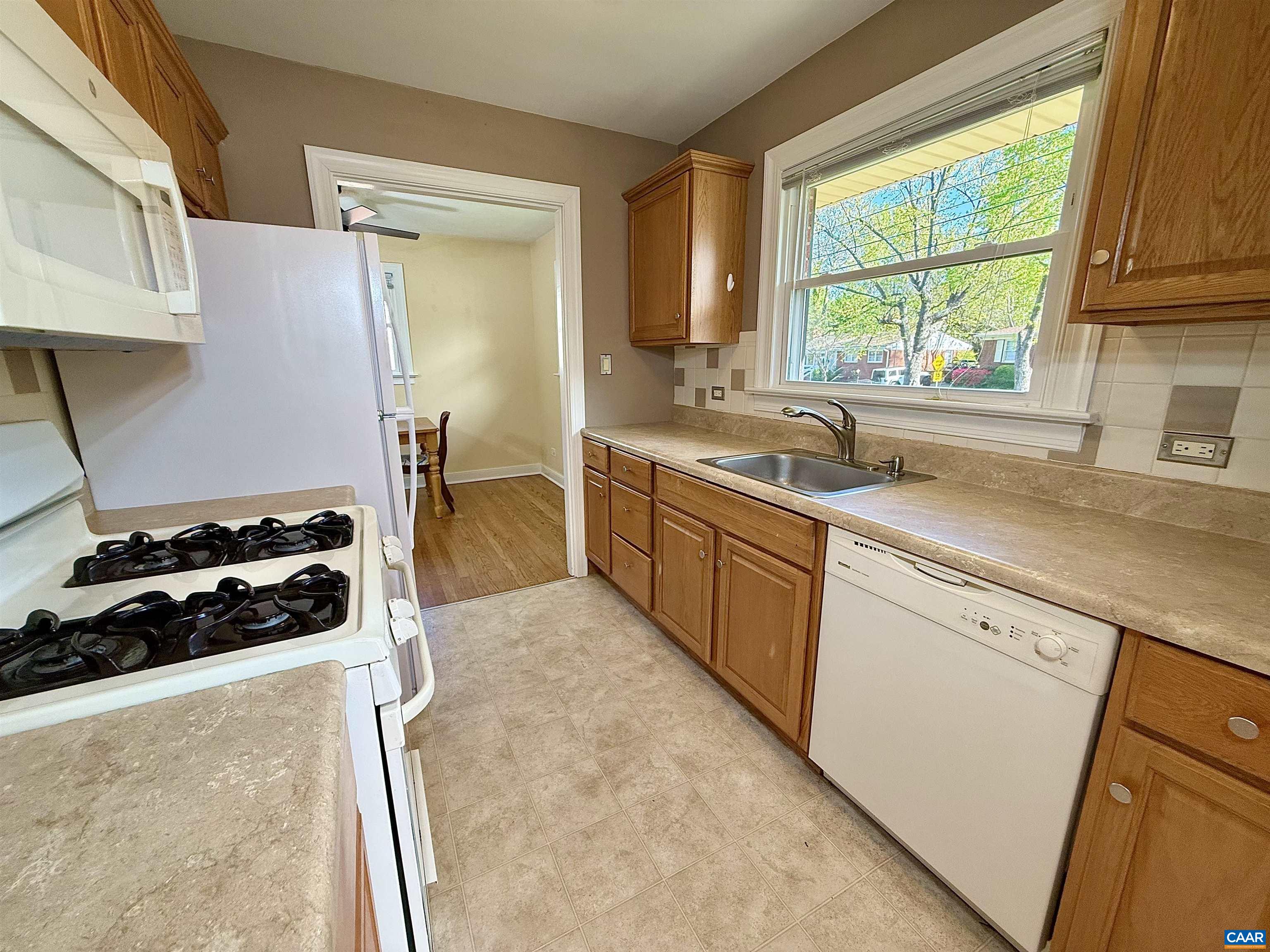 405 MOSELEY DR