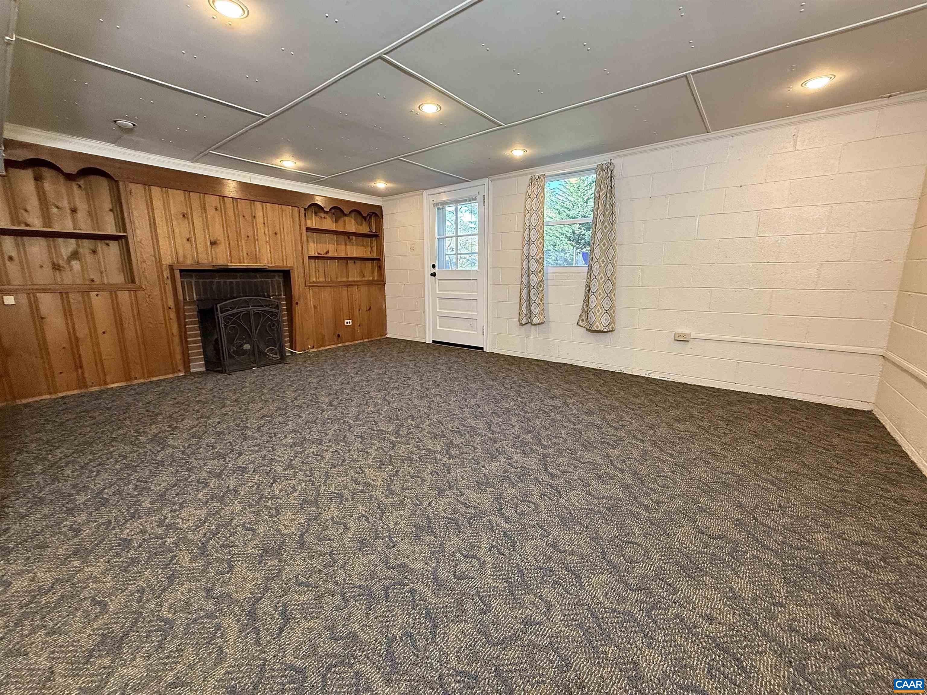 405 MOSELEY DR