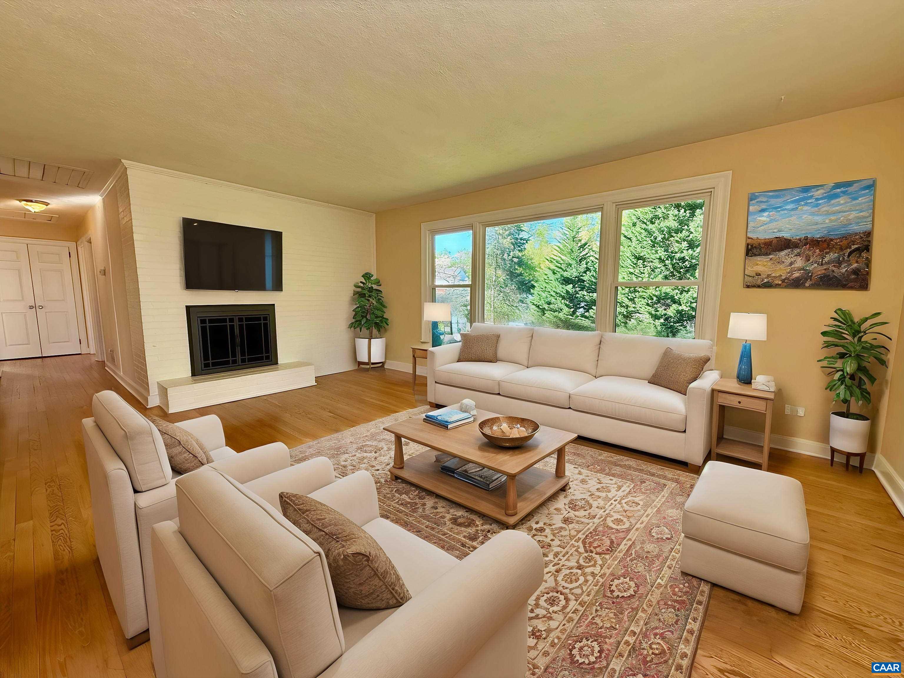 405 MOSELEY DR