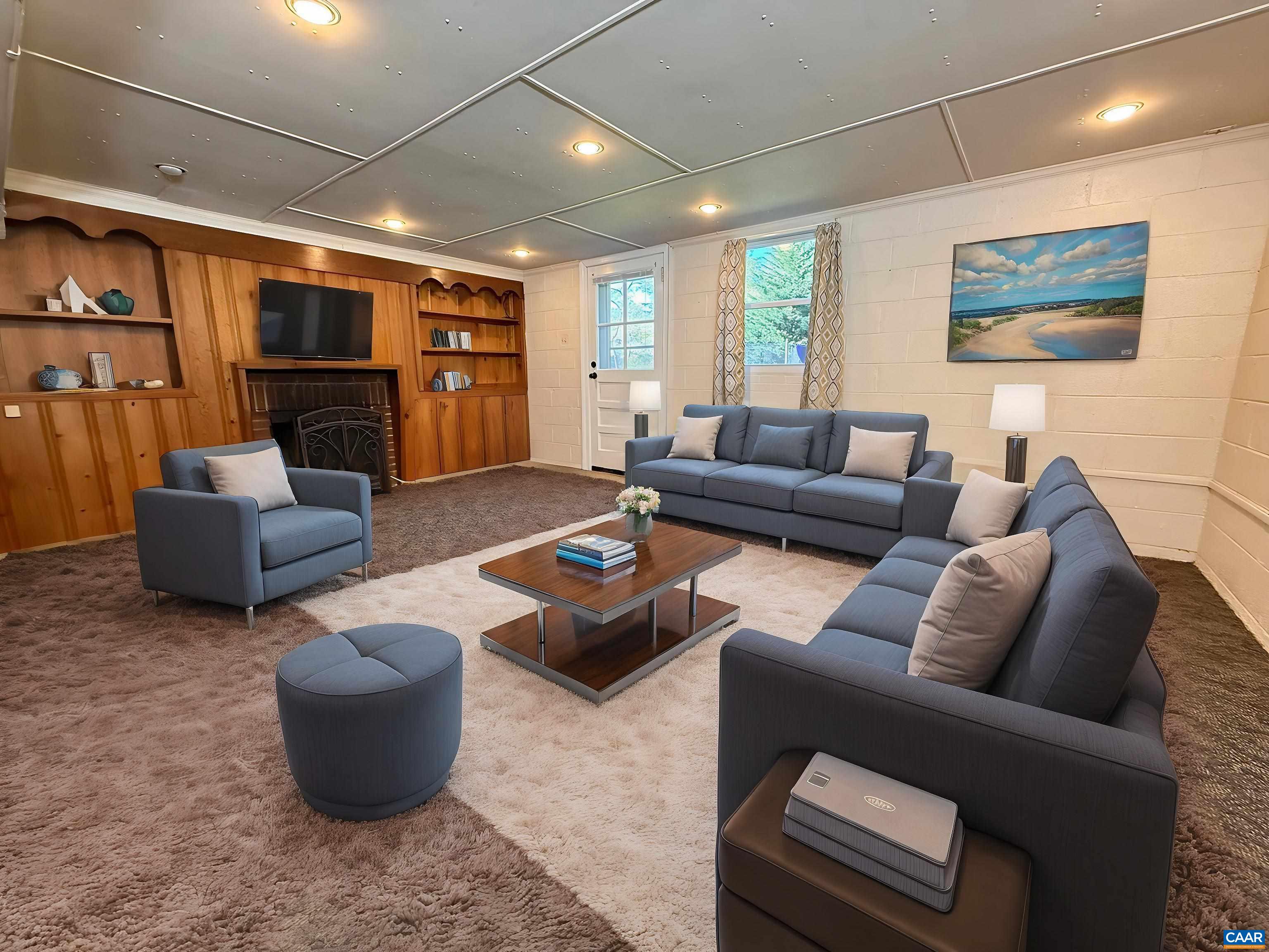 405 MOSELEY DR