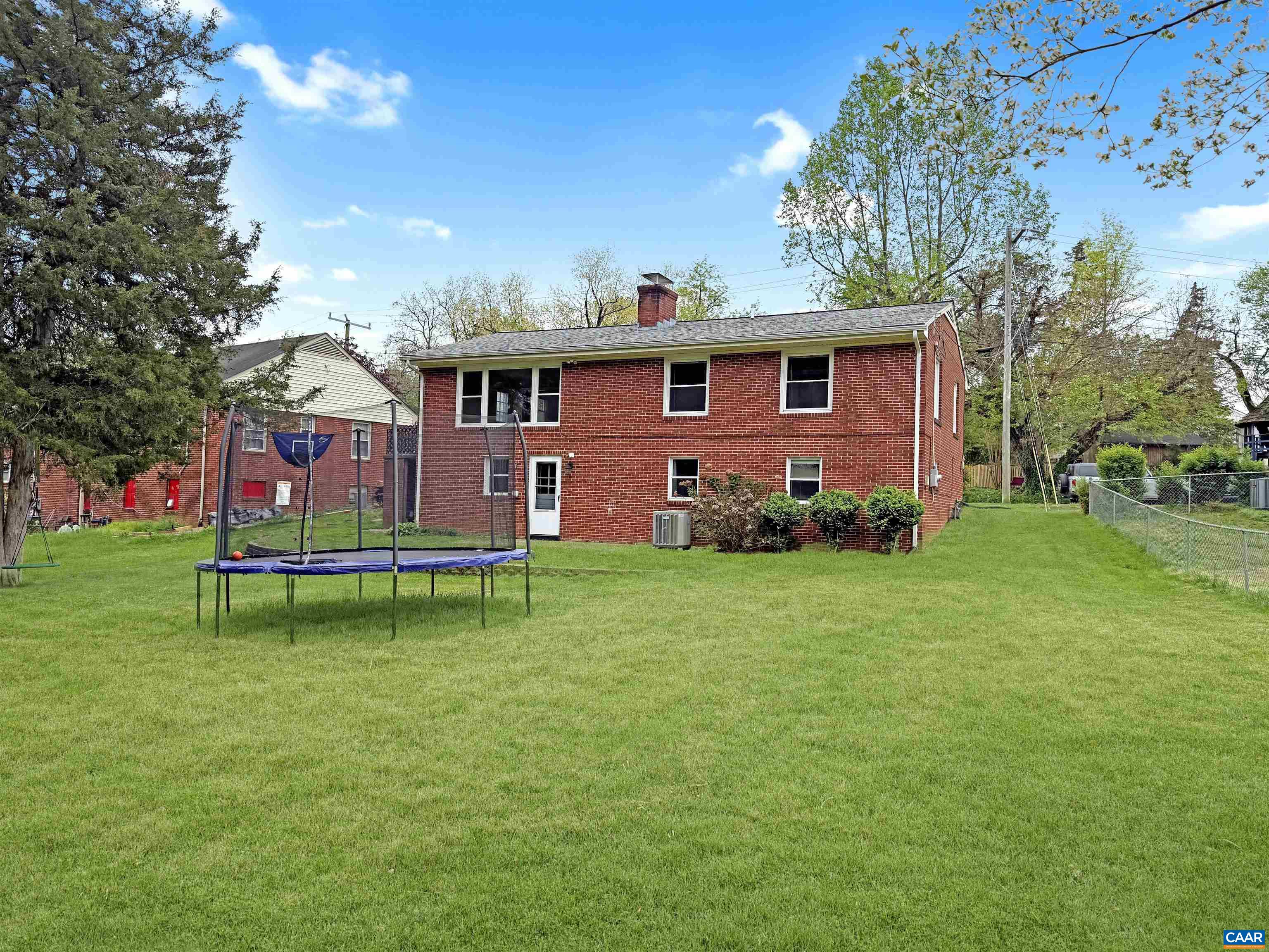 405 MOSELEY DR