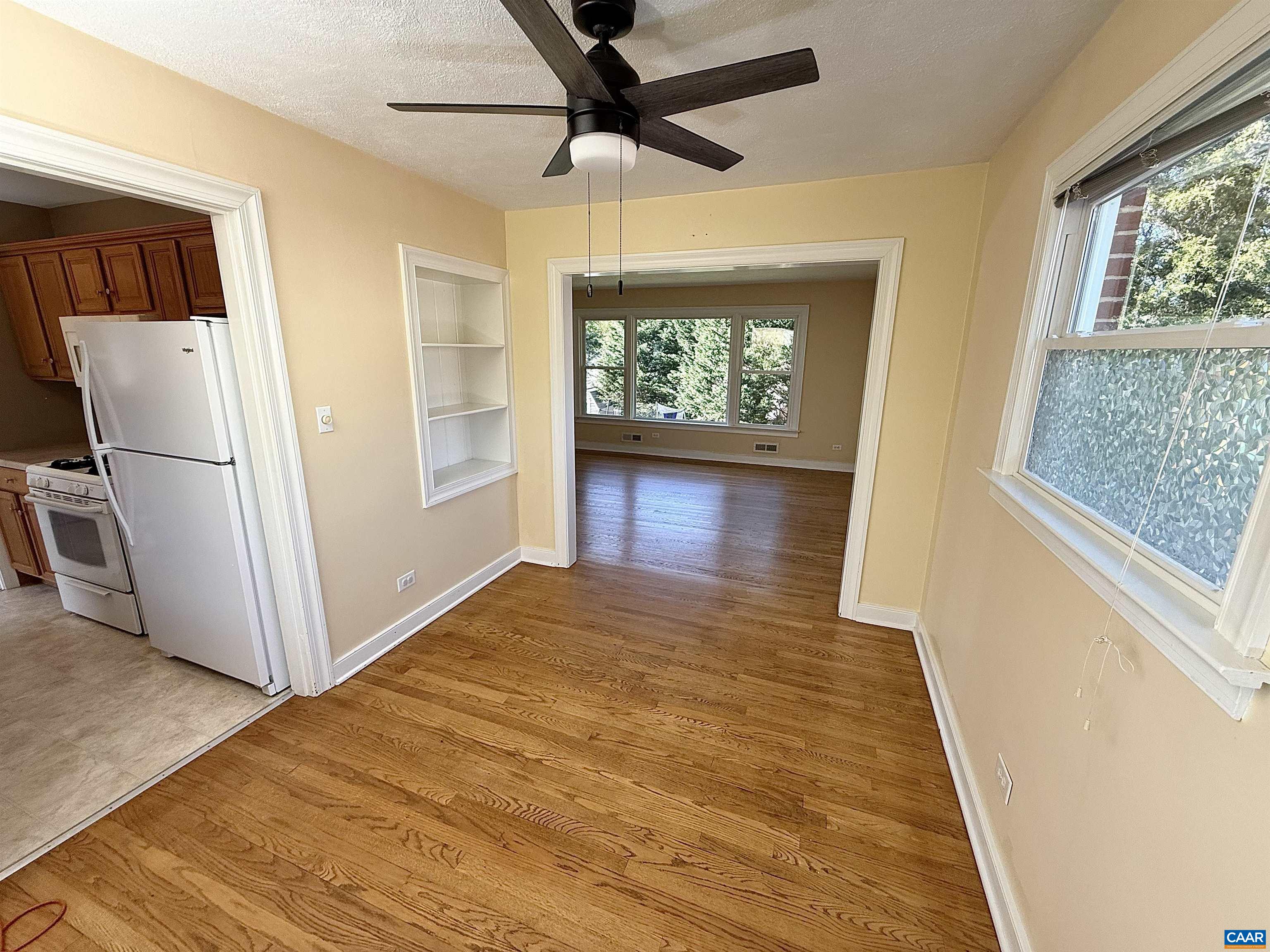 405 MOSELEY DR