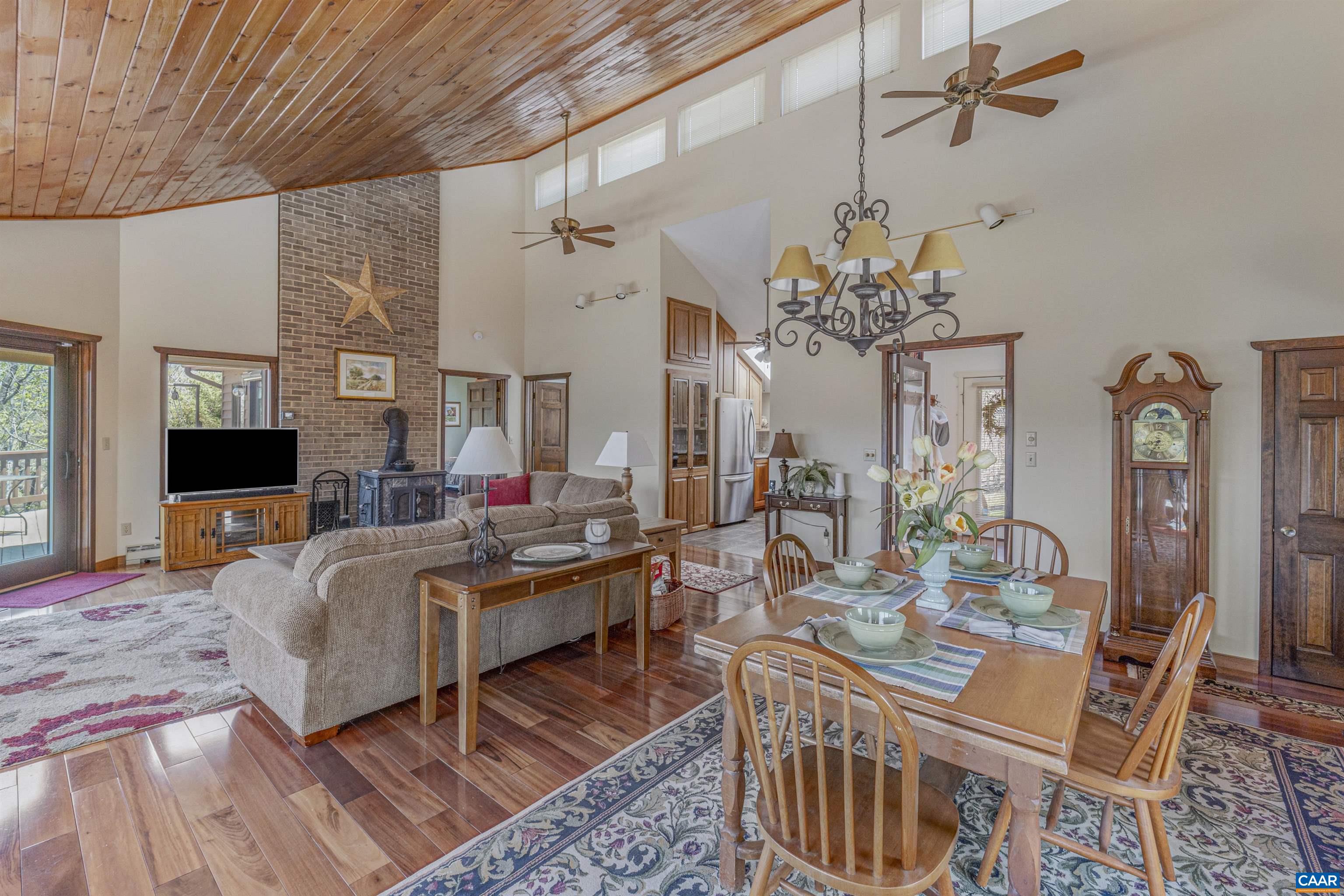 131 MIMOSA LN