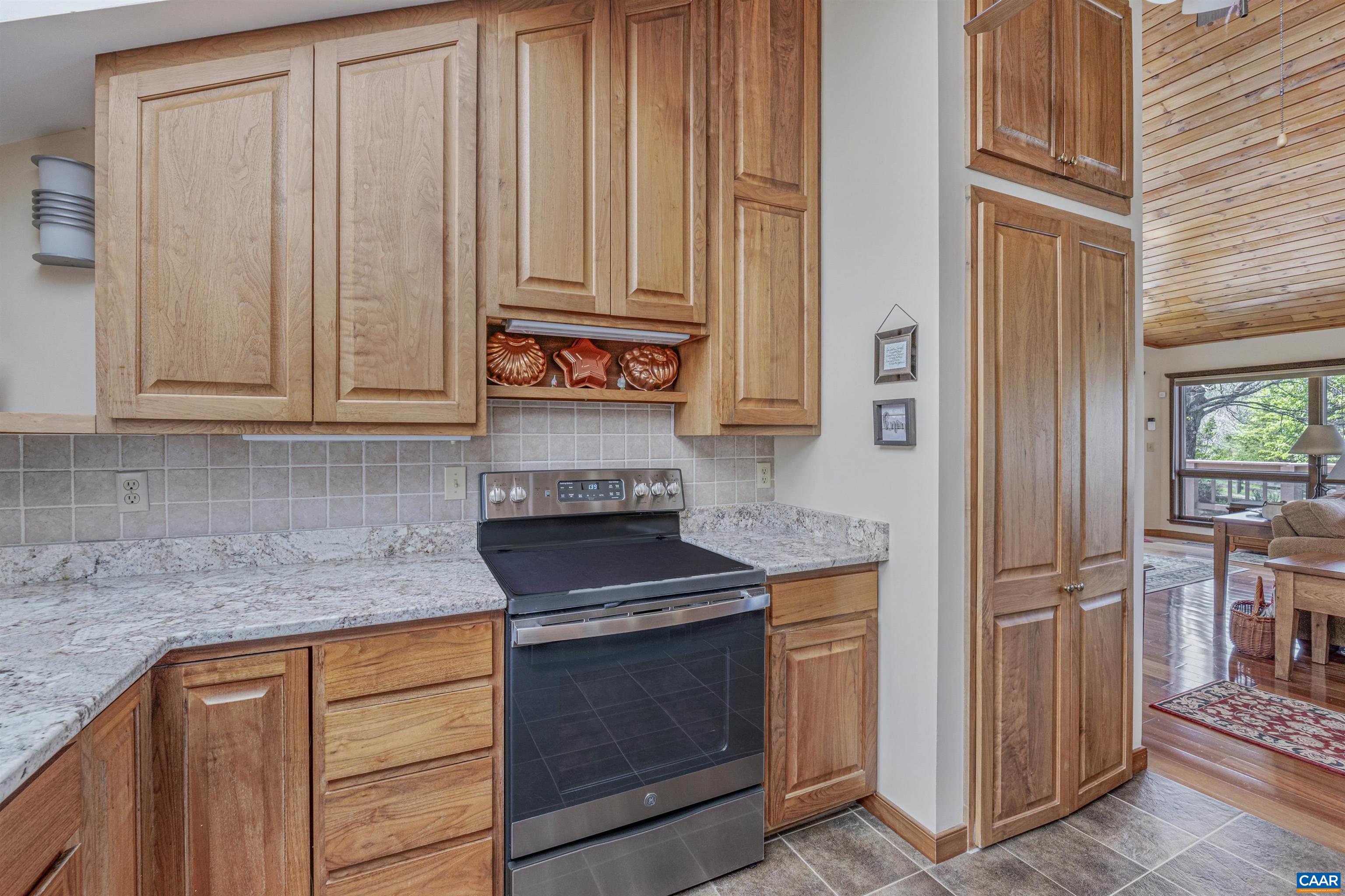 131 MIMOSA LN