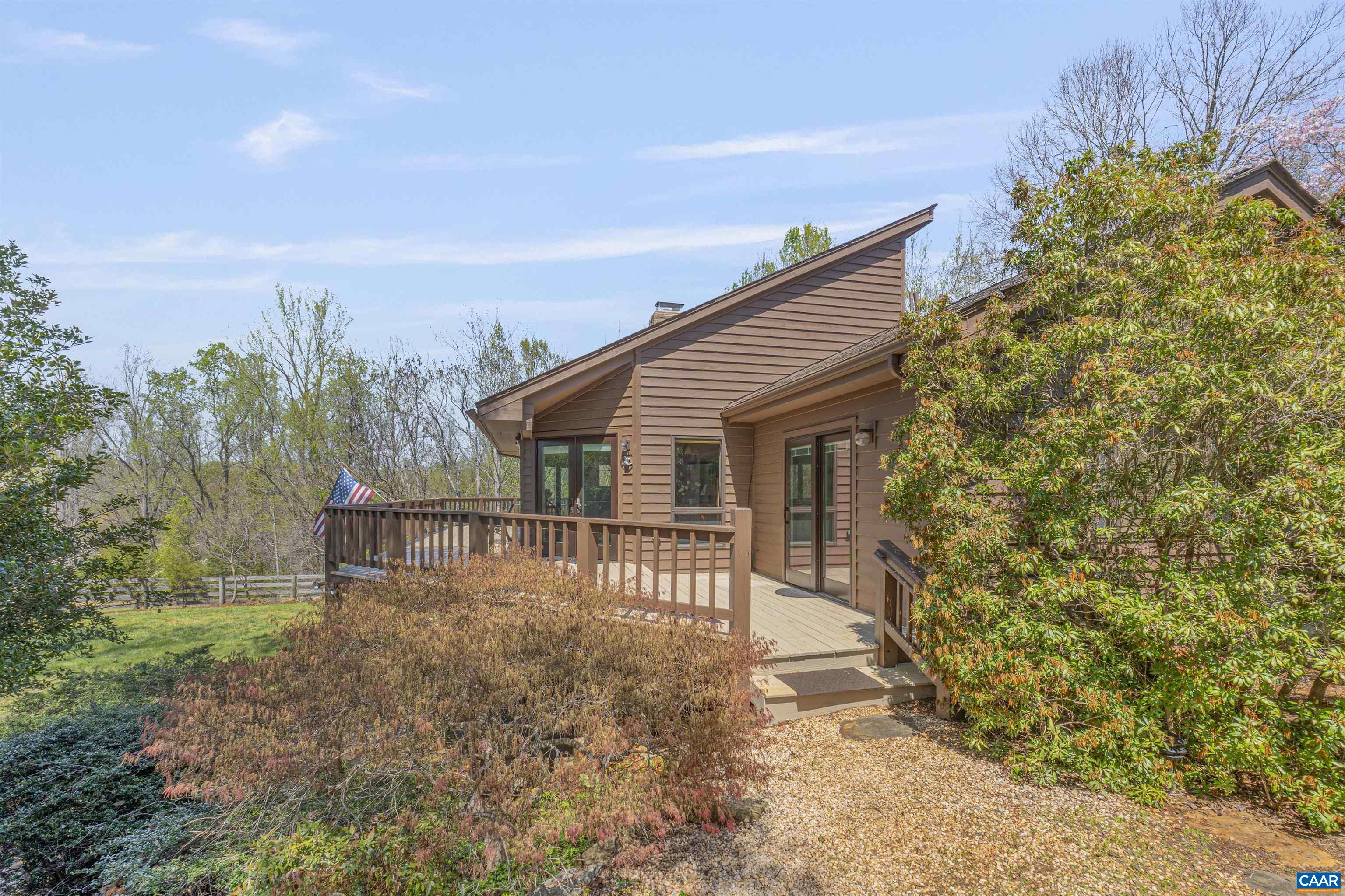 131 MIMOSA LN