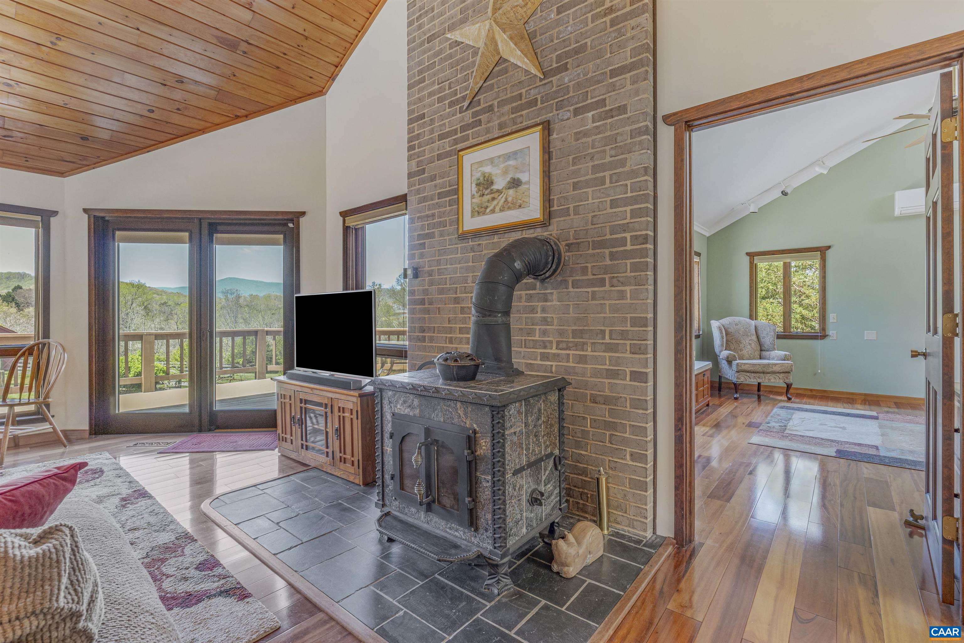 131 MIMOSA LN
