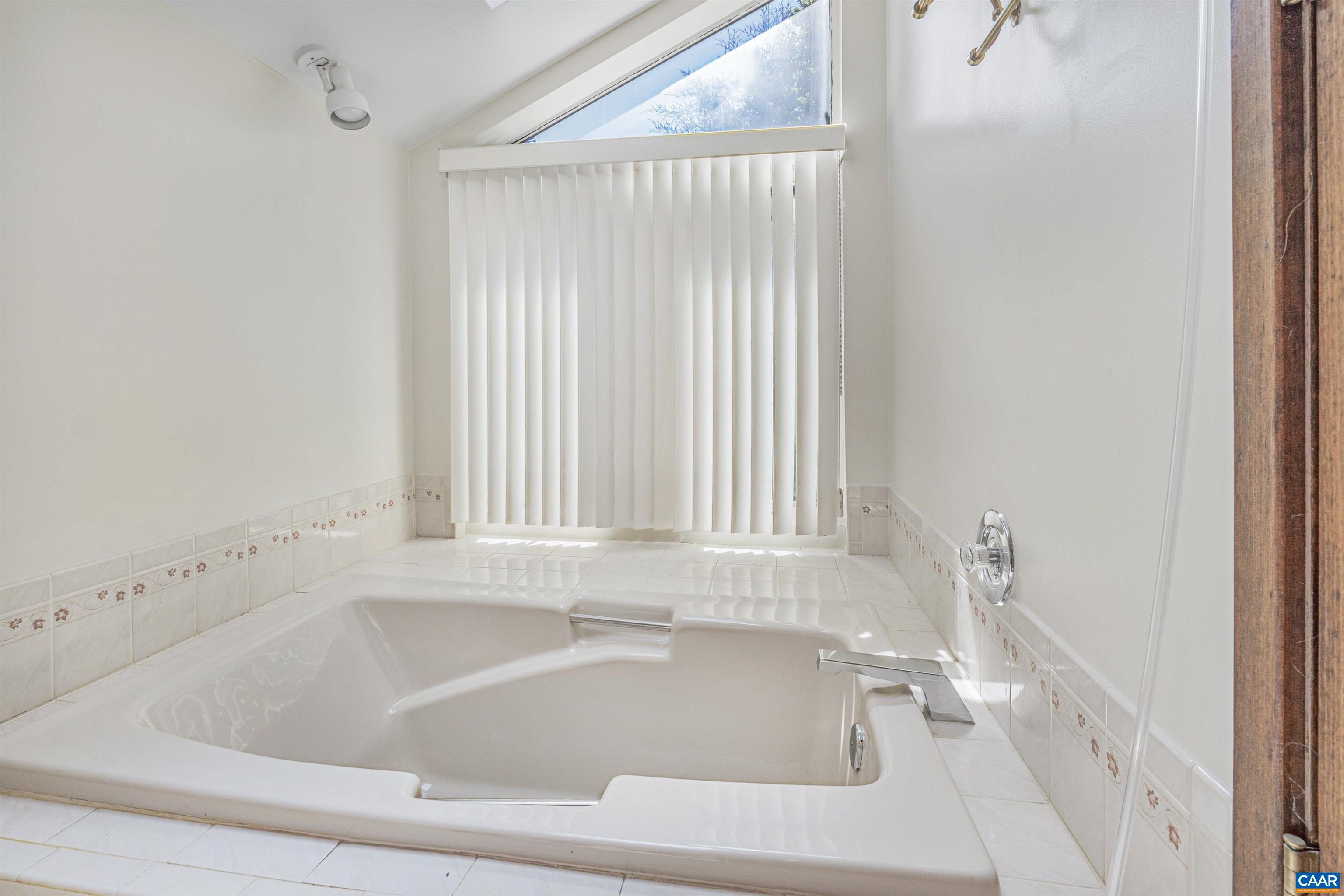 131 MIMOSA LN