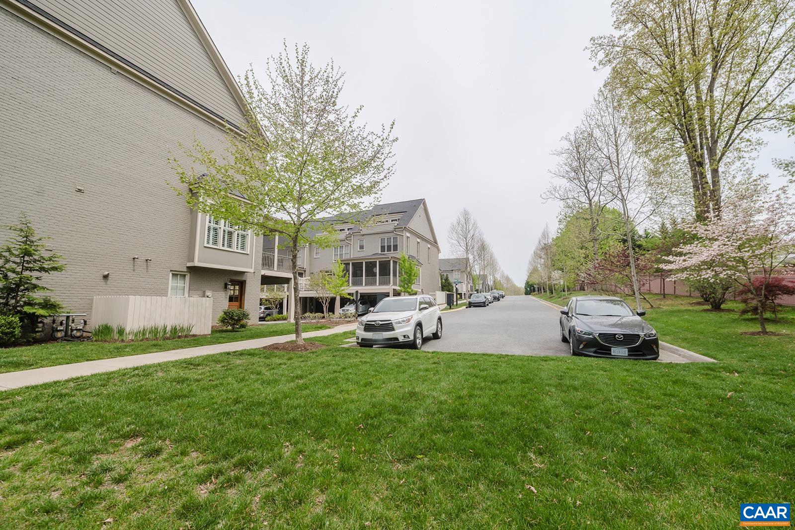 2763 TOWN MEWS LN
