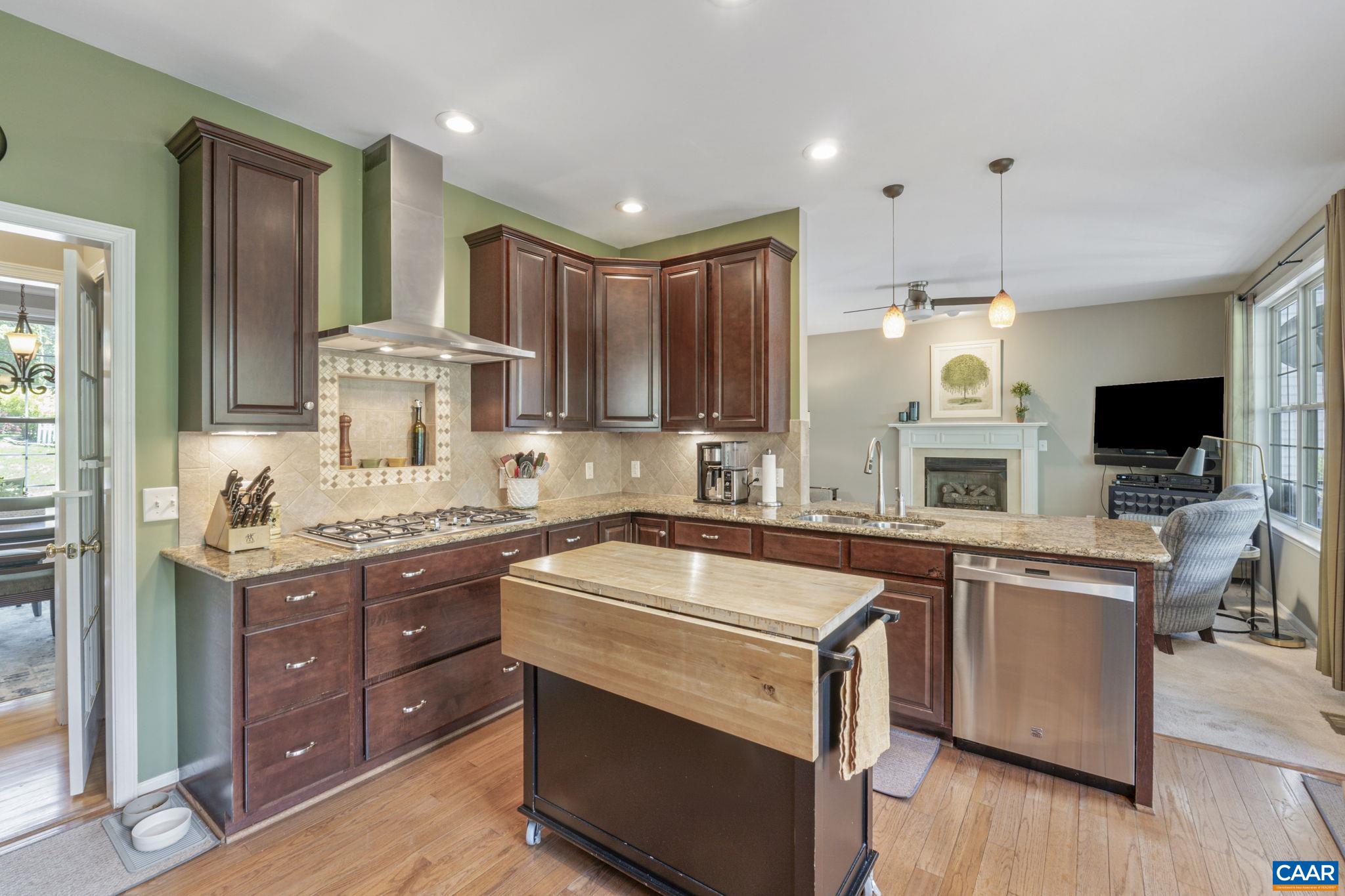 1513 CHERRY BARK LN
