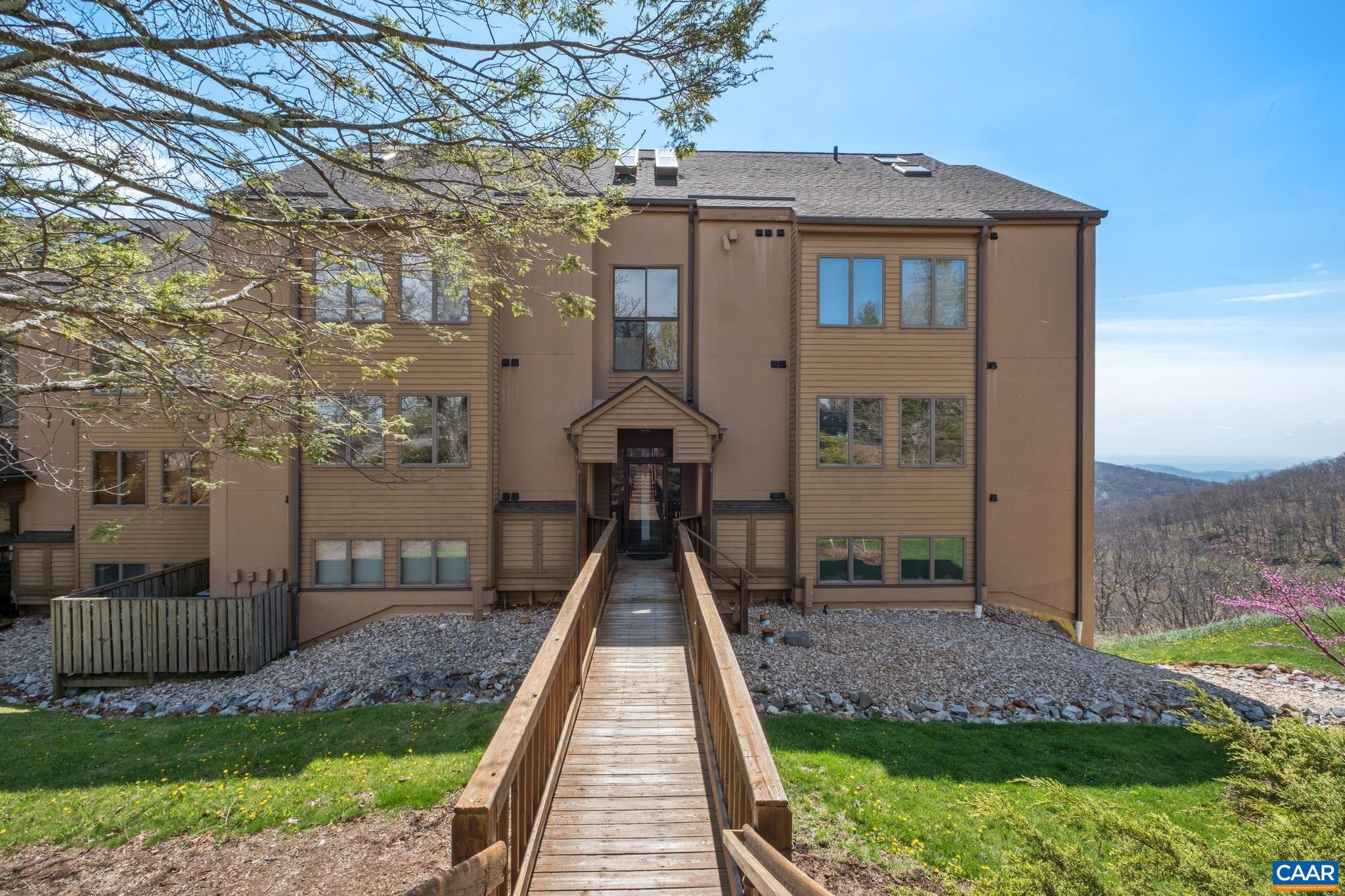 1525 CLIFFS CONDOS