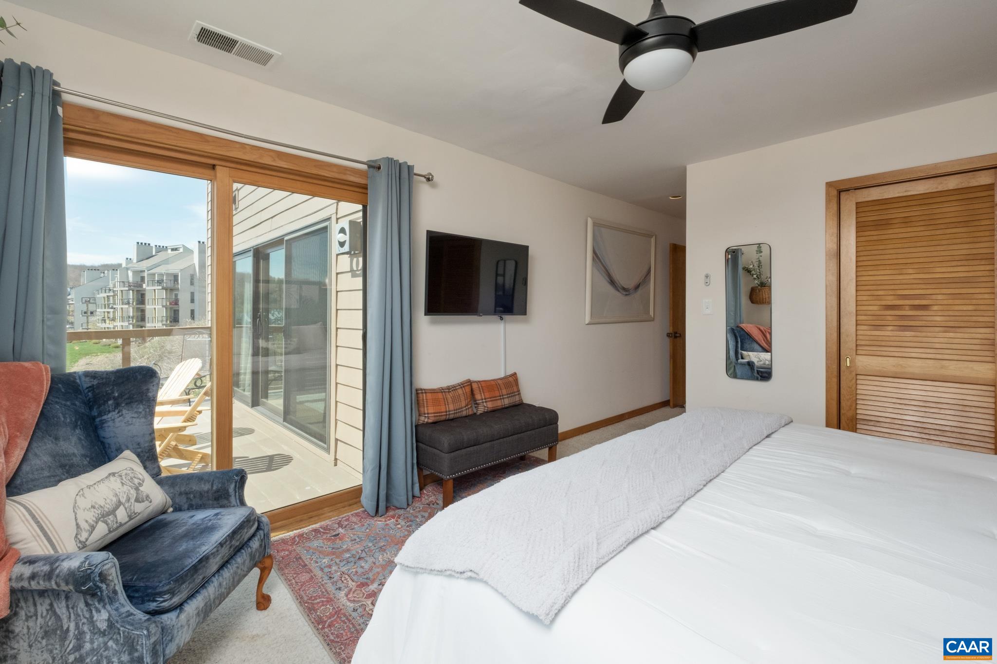 1525 CLIFFS CONDOS