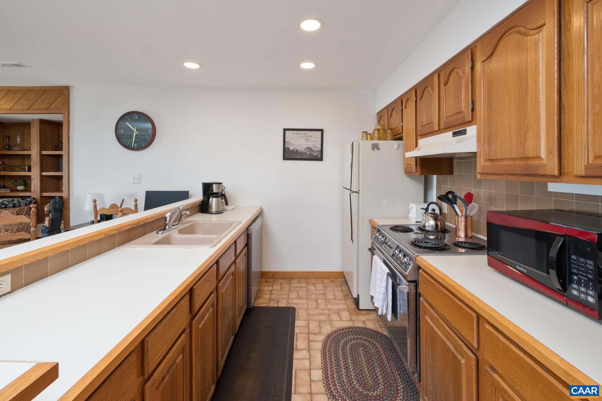 1525 CLIFFS CONDOS