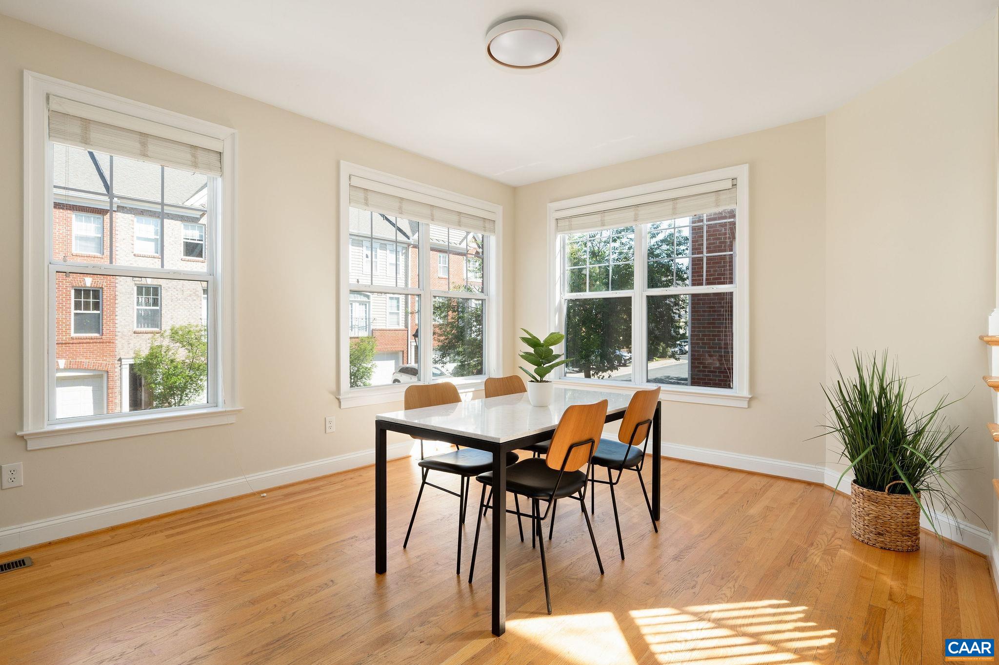 1003 GLENWOOD STATION LN