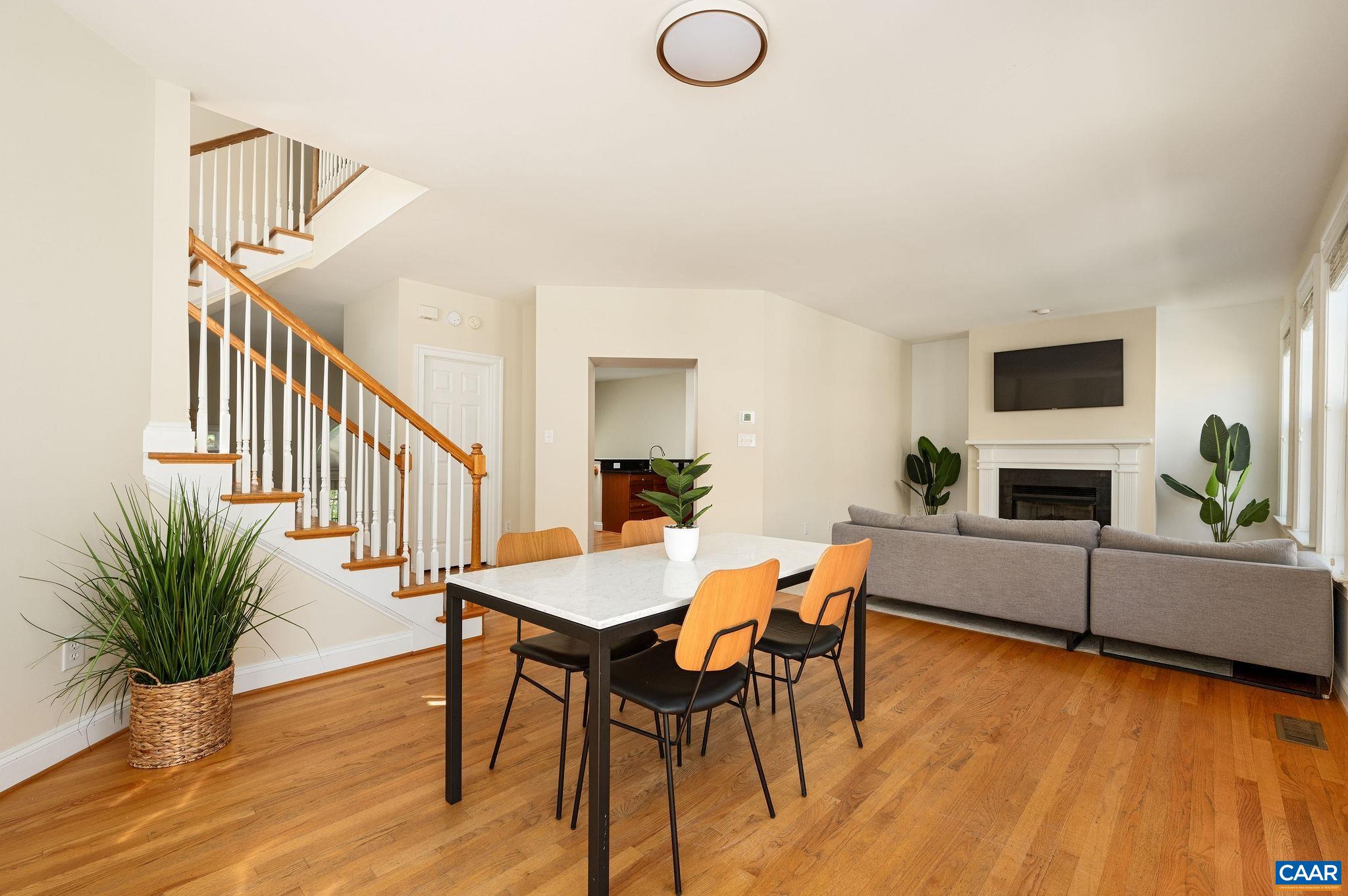 1003 GLENWOOD STATION LN