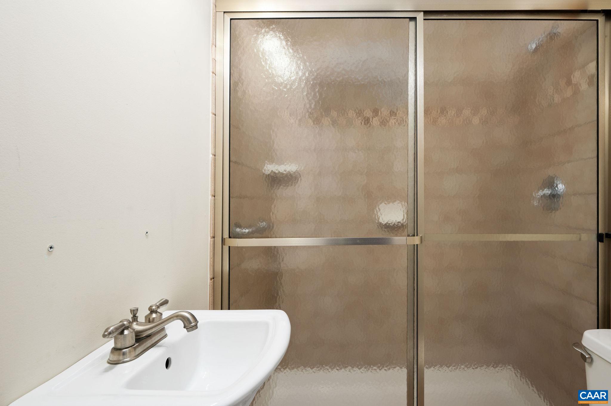 1003 GLENWOOD STATION LN