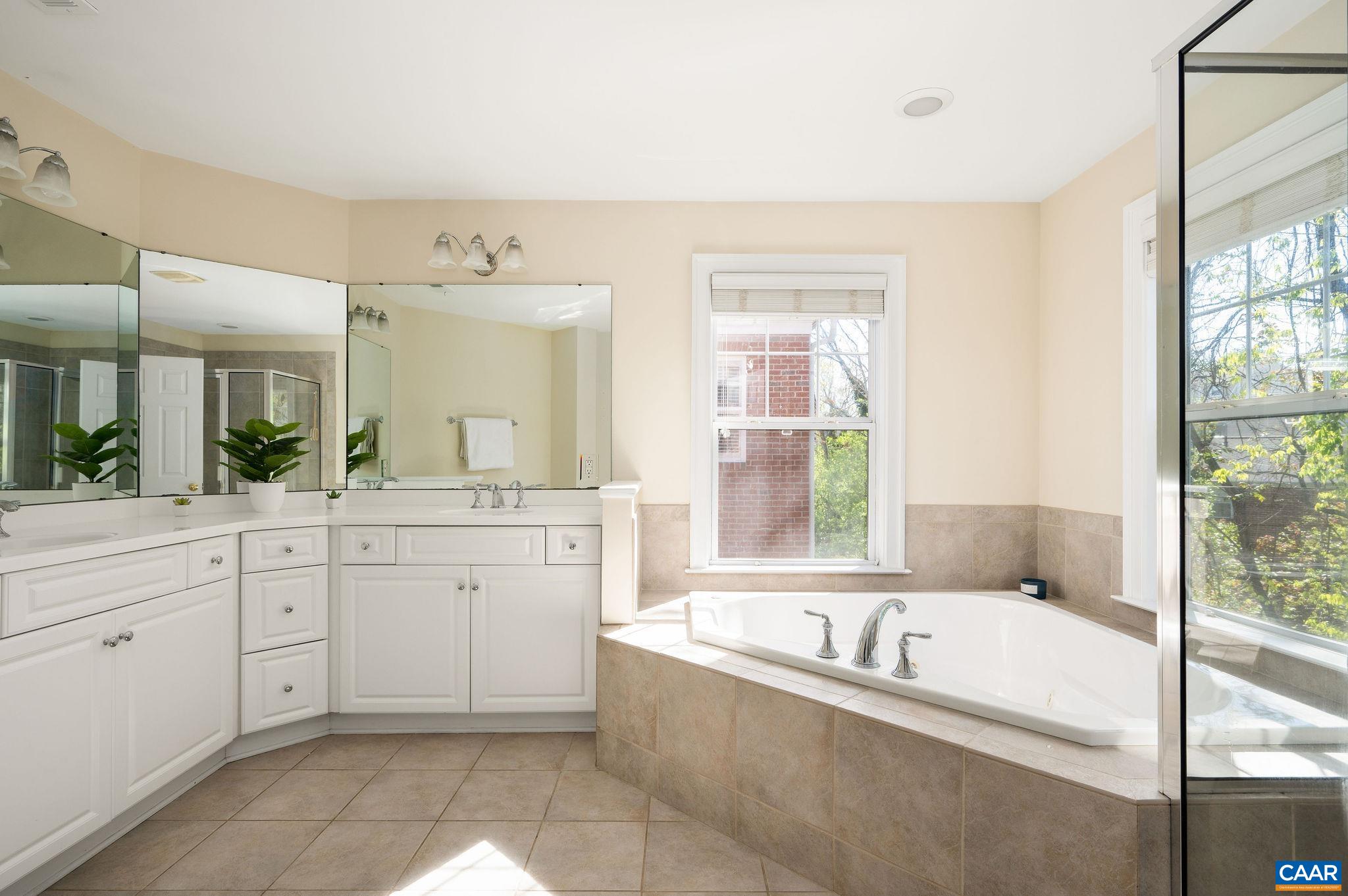 1003 GLENWOOD STATION LN