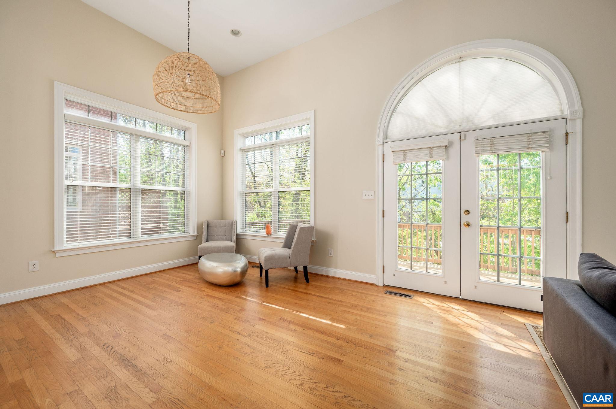 1003 GLENWOOD STATION LN