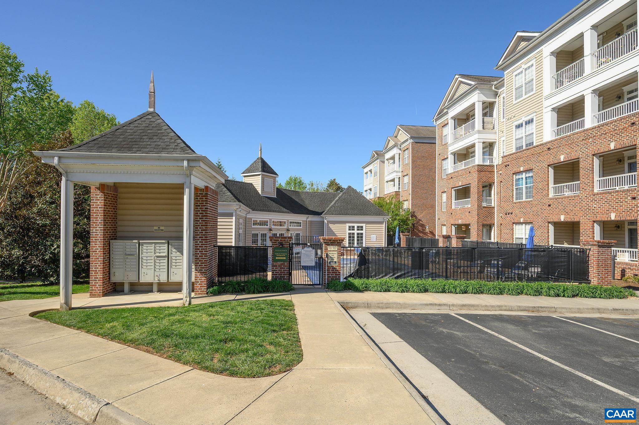 1003 GLENWOOD STATION LN