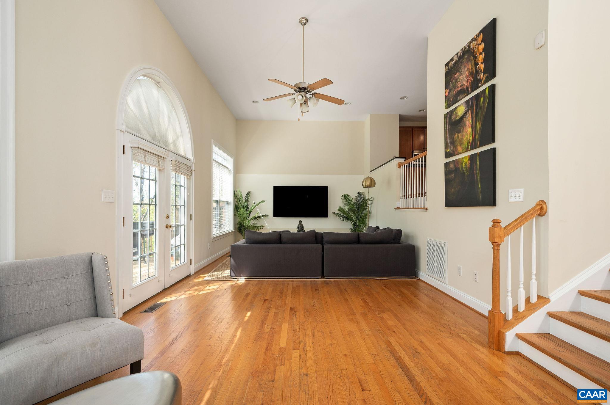 1003 GLENWOOD STATION LN