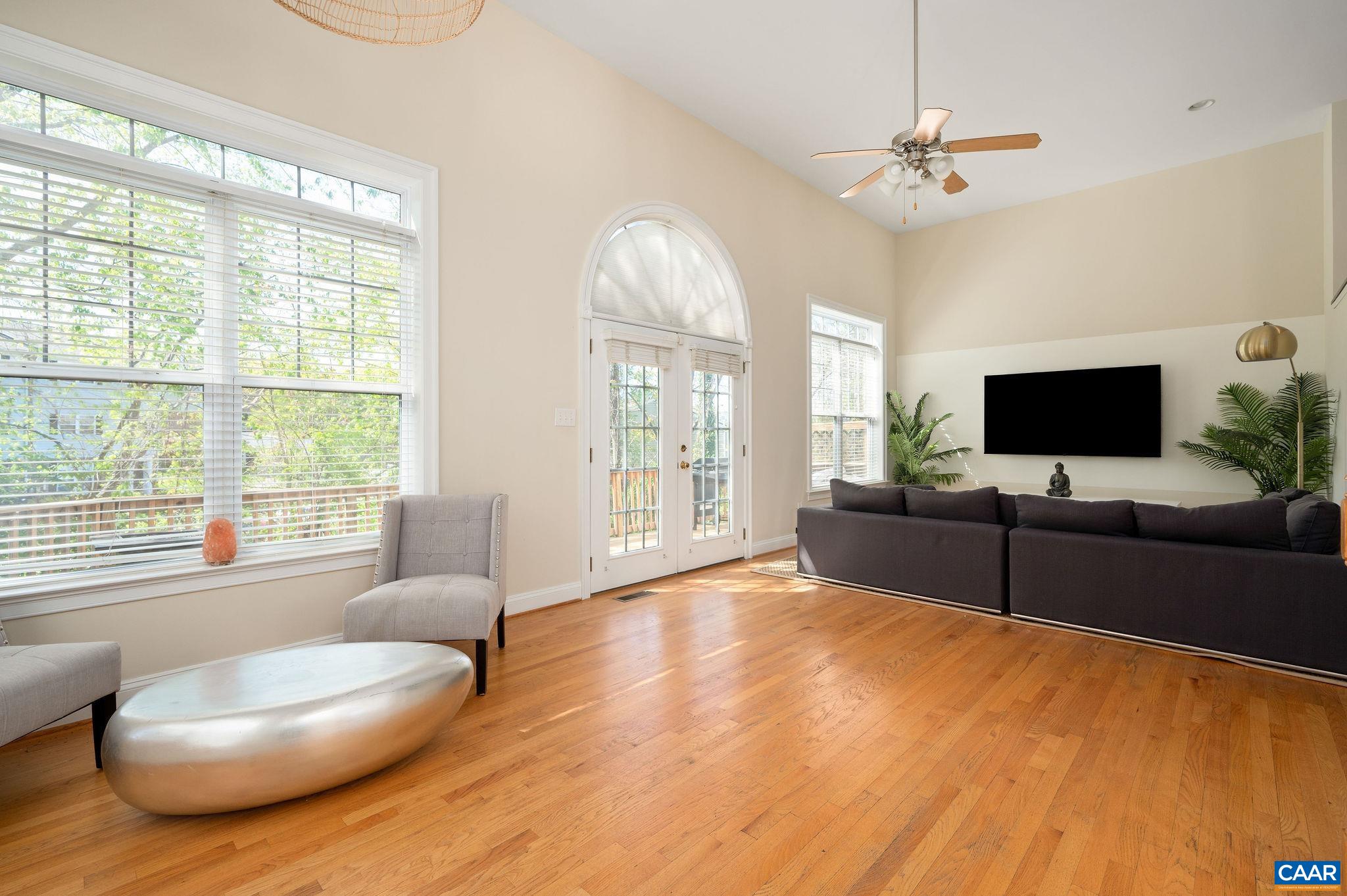 1003 GLENWOOD STATION LN