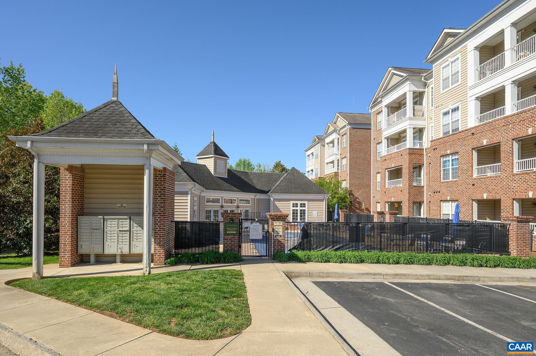 1003 GLENWOOD STATION LN