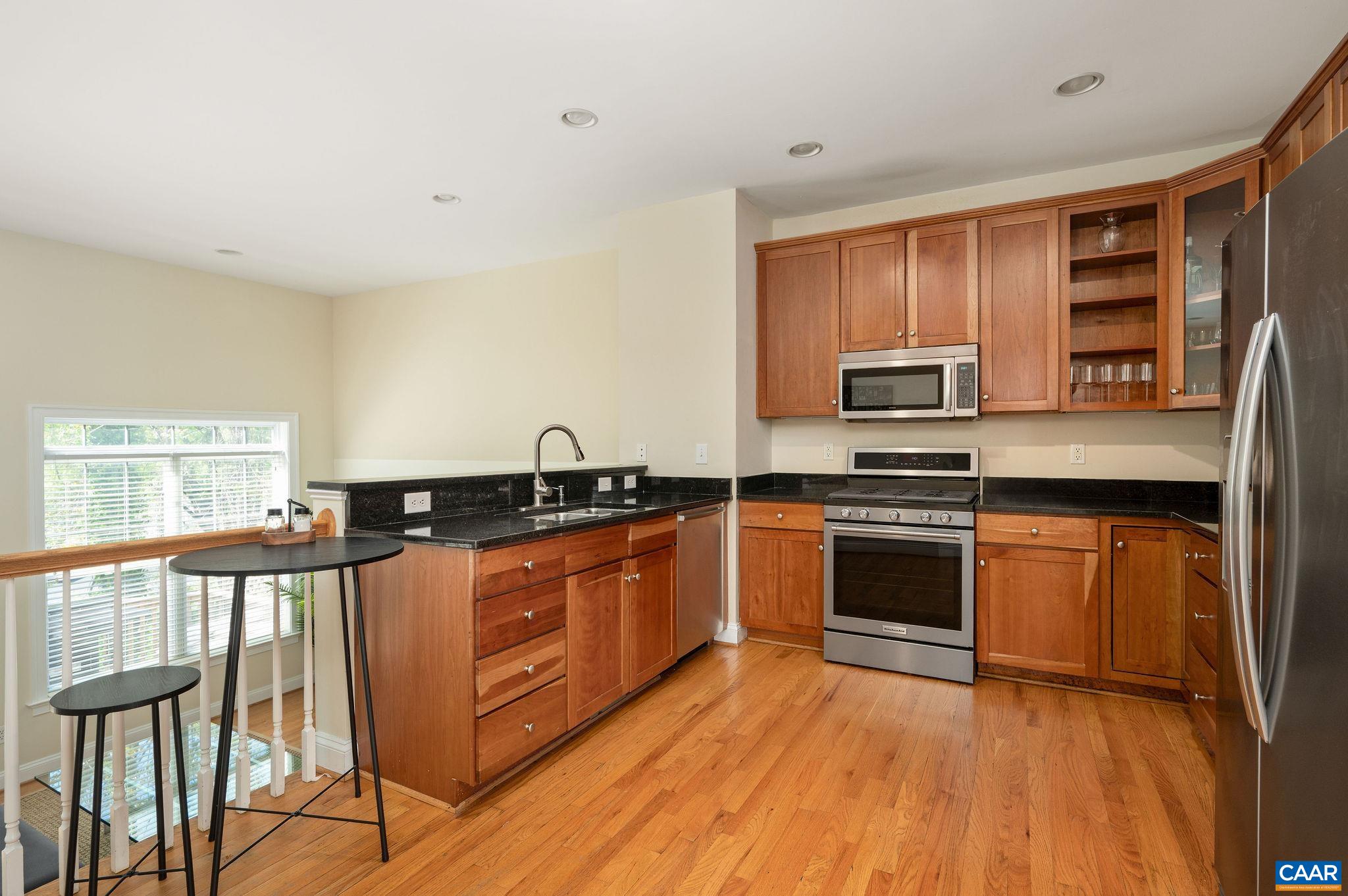 1003 GLENWOOD STATION LN