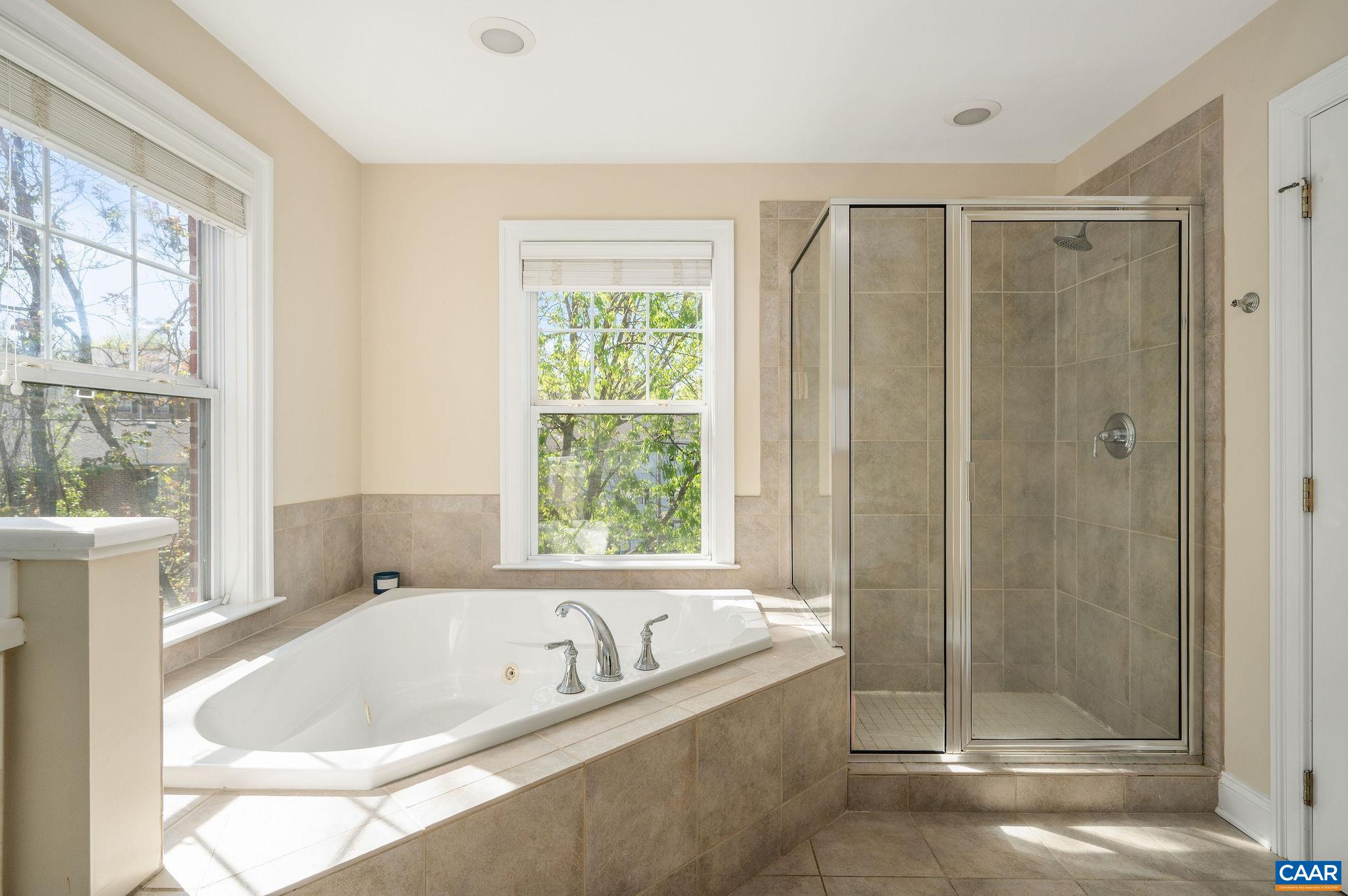 1003 GLENWOOD STATION LN