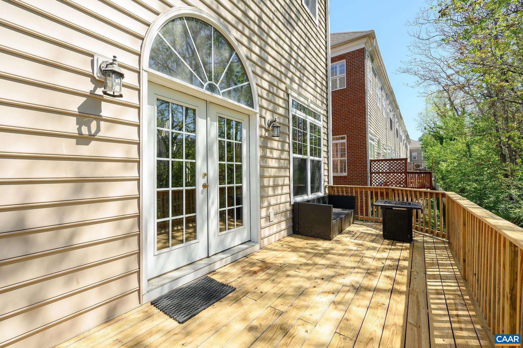 1003 GLENWOOD STATION LN