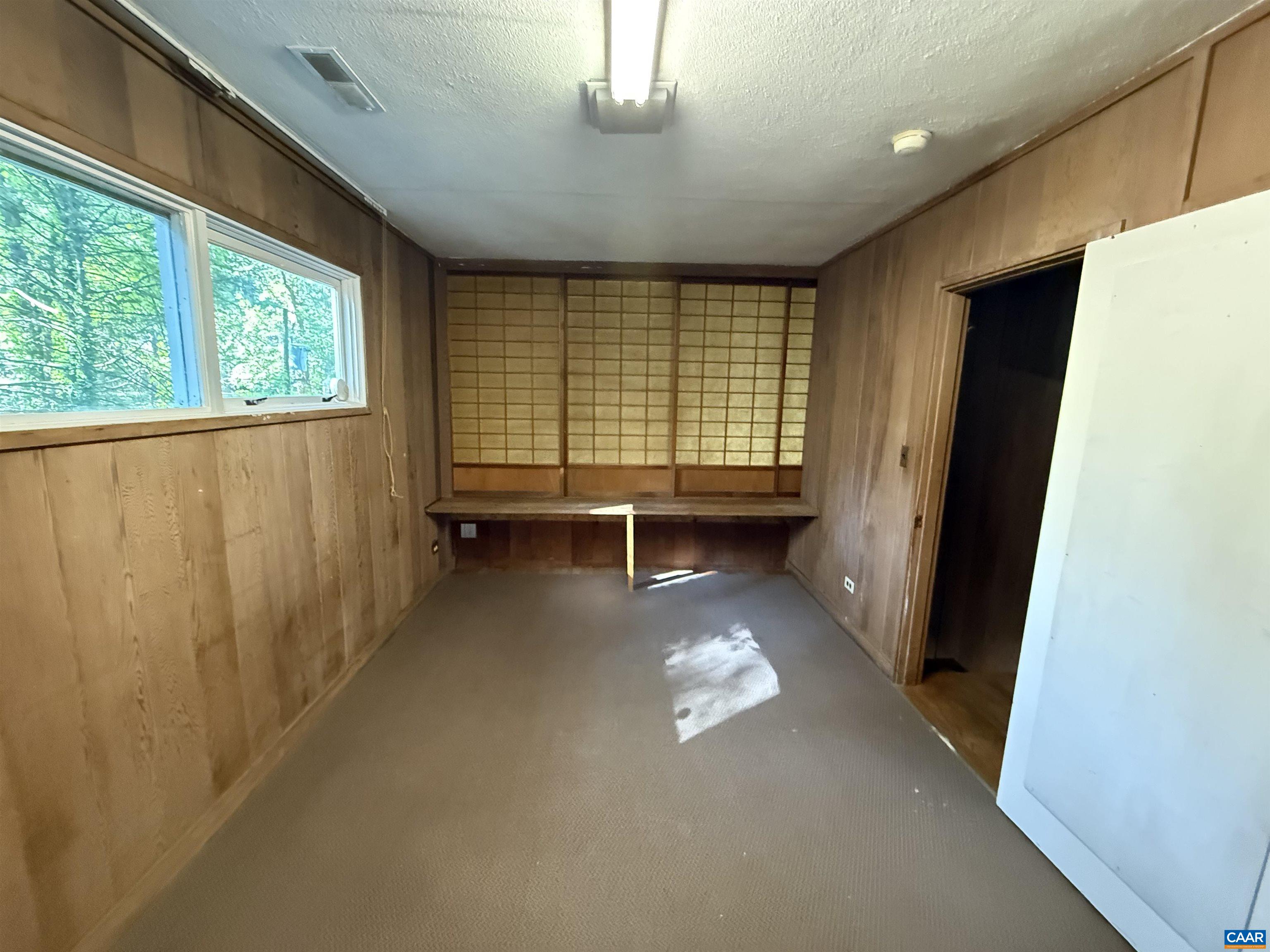 536 VALLEY RD