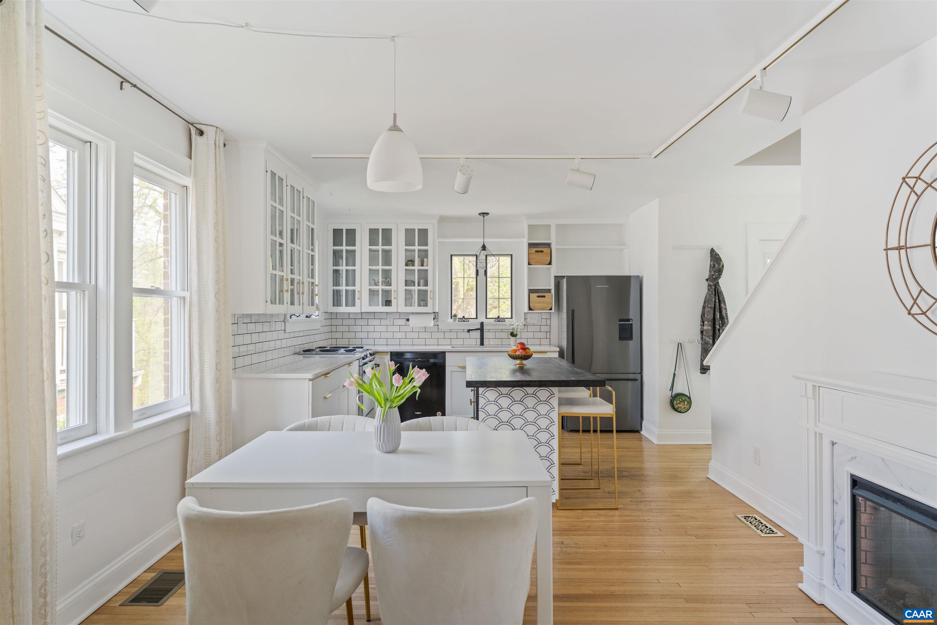 738 LEXINGTON AVE