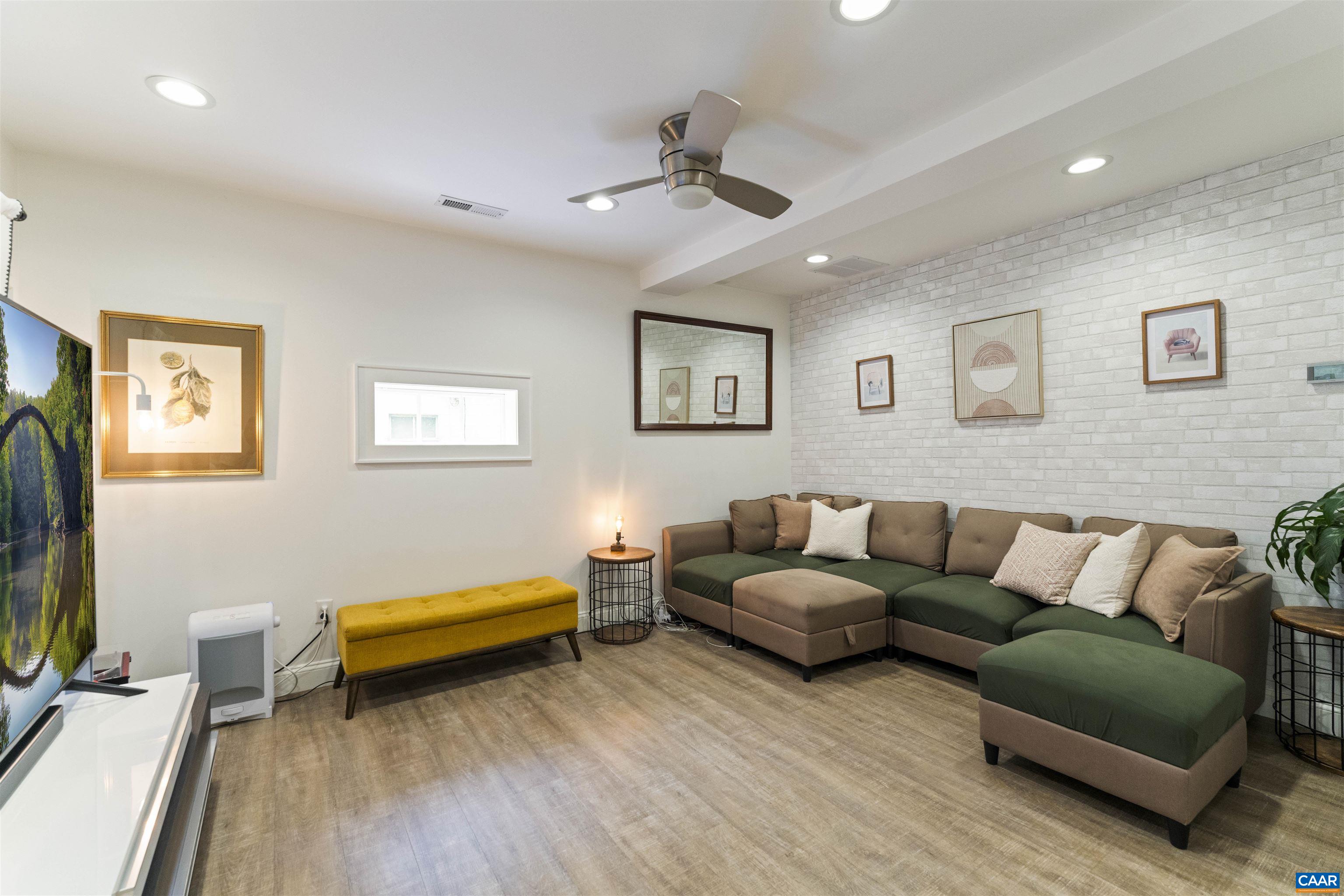 738 LEXINGTON AVE