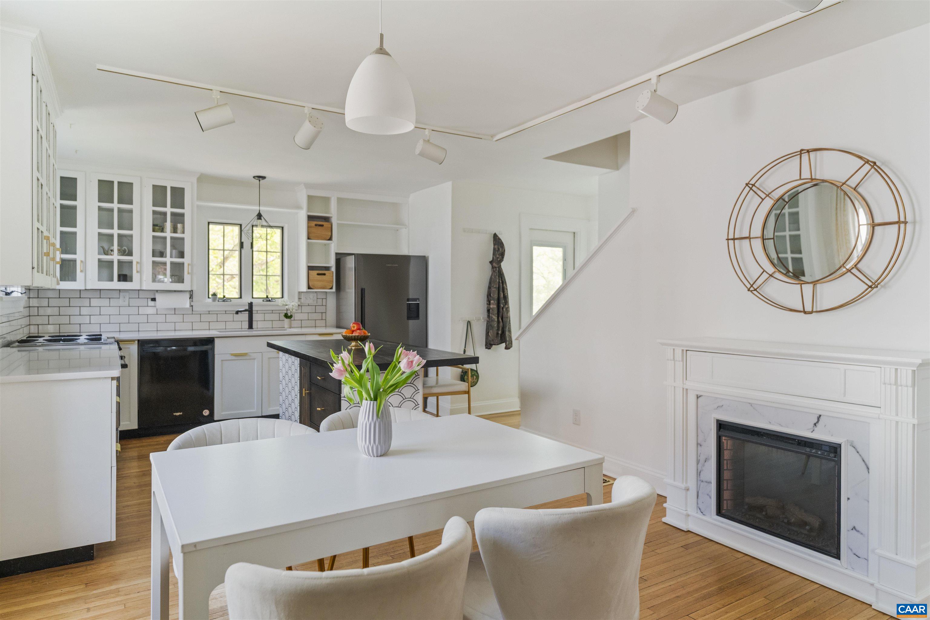 738 LEXINGTON AVE