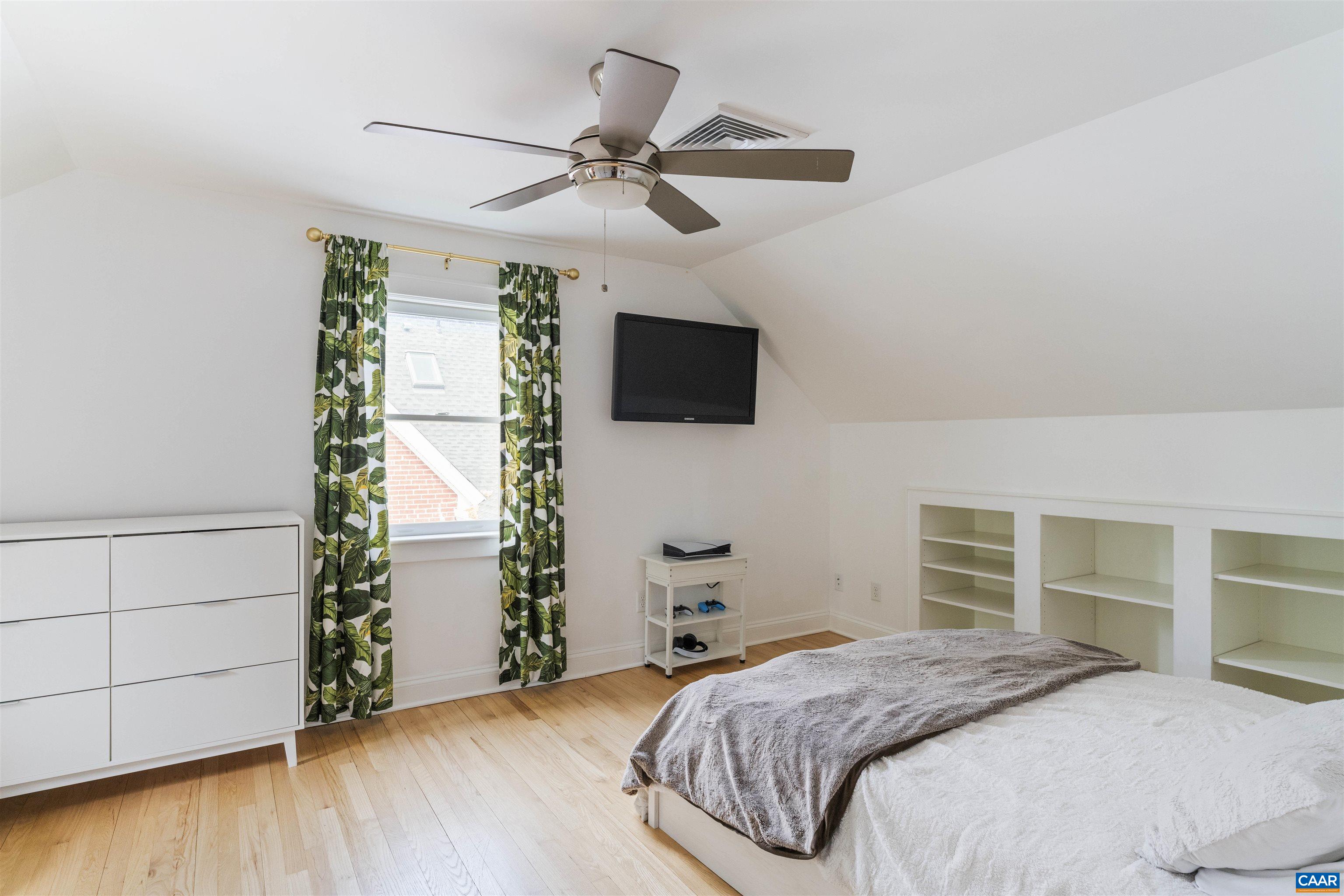 738 LEXINGTON AVE