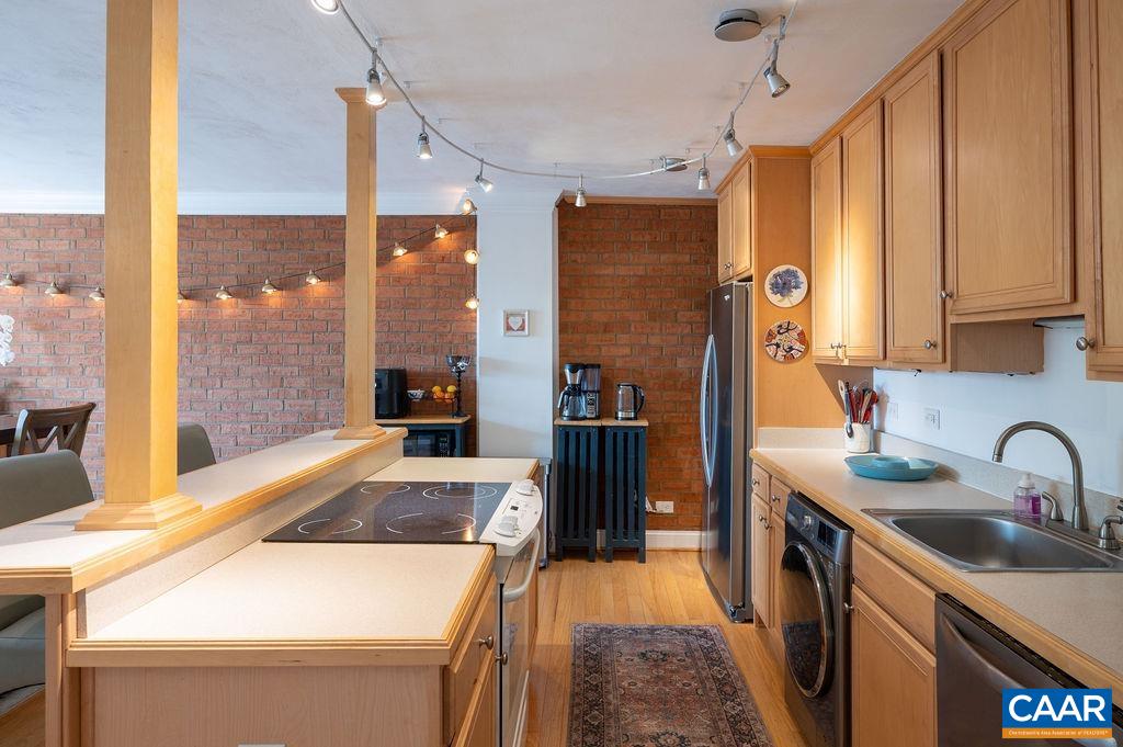 1800 JEFFERSON PARK AVE Unit: 305