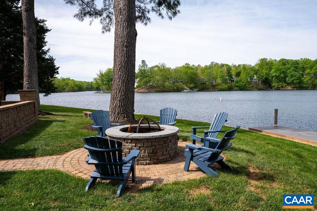 25 BOLLING CIR