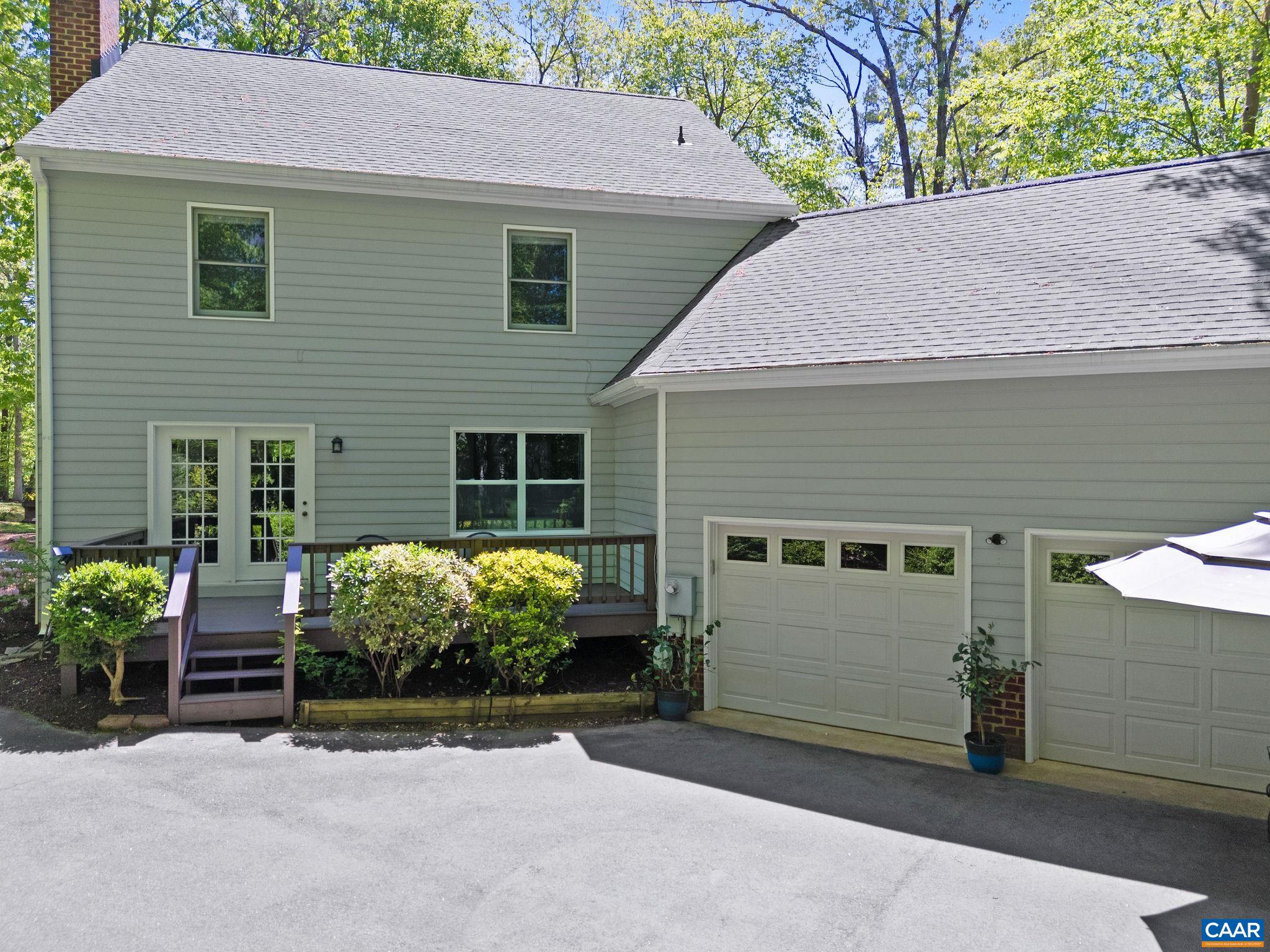 3000 COVE LN