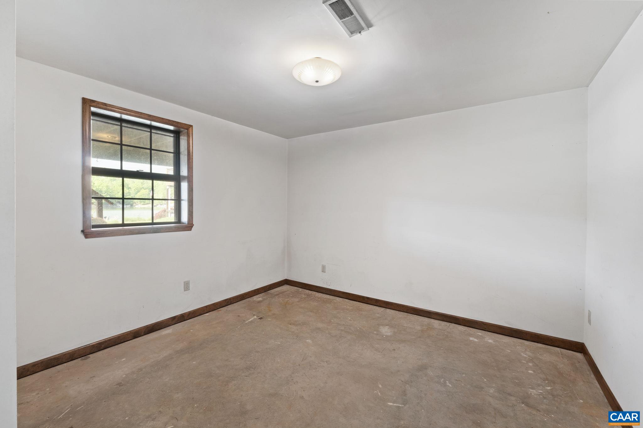 43 TANGLEWOOD RD