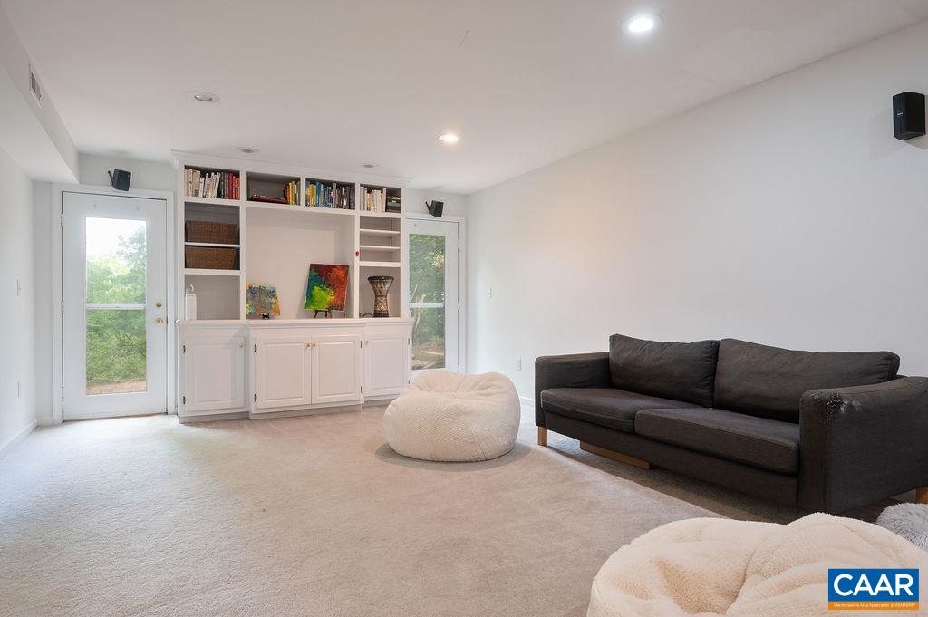 75 HICKORY LN