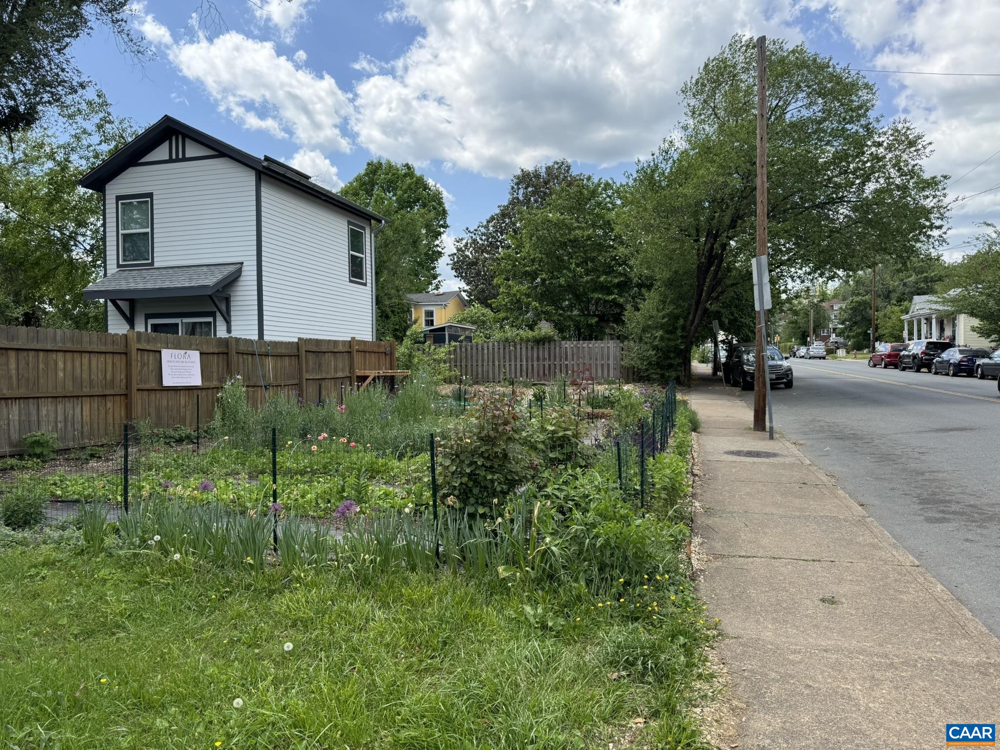 1200 GRADY AVE