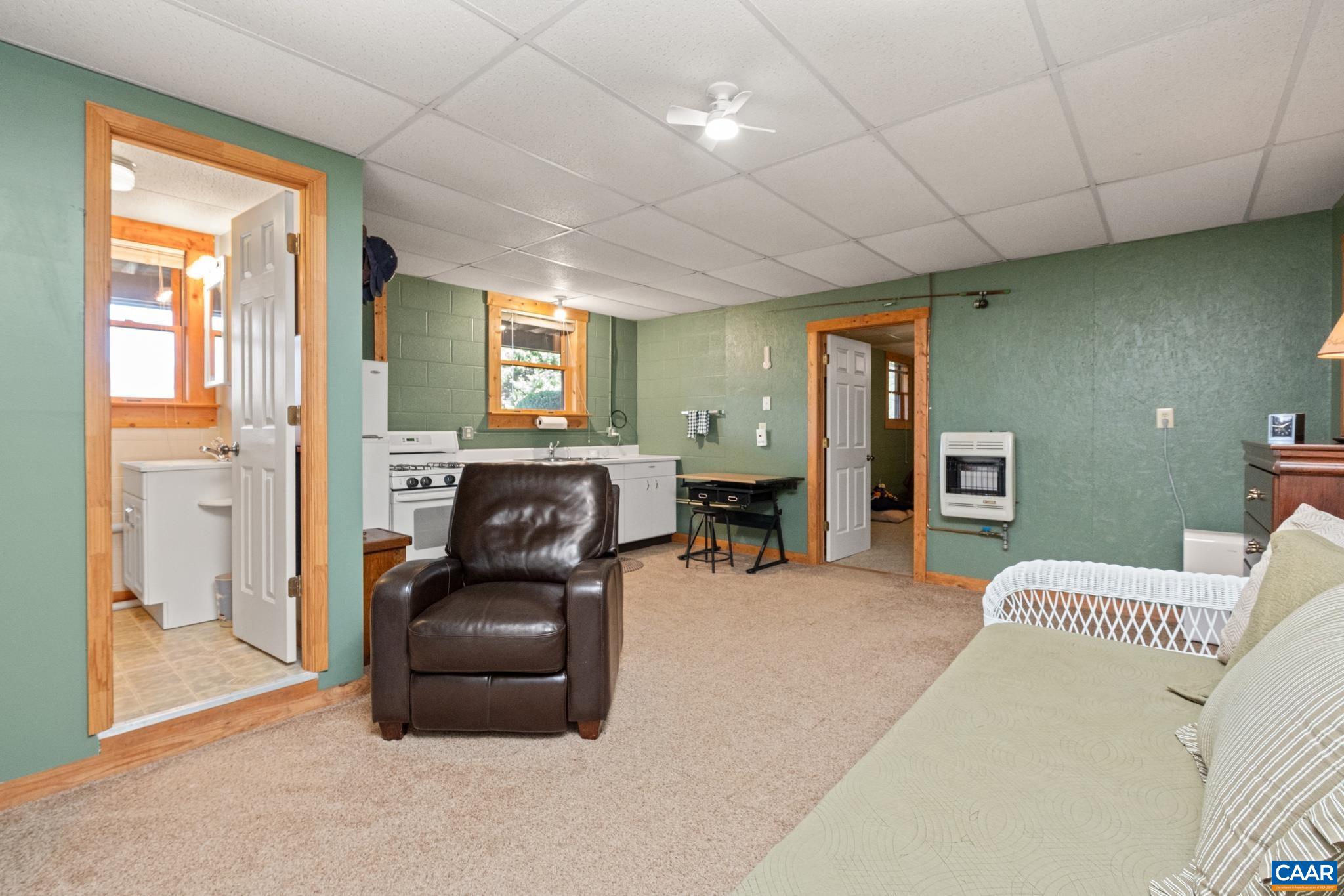 6 OLD ORCHARD LN