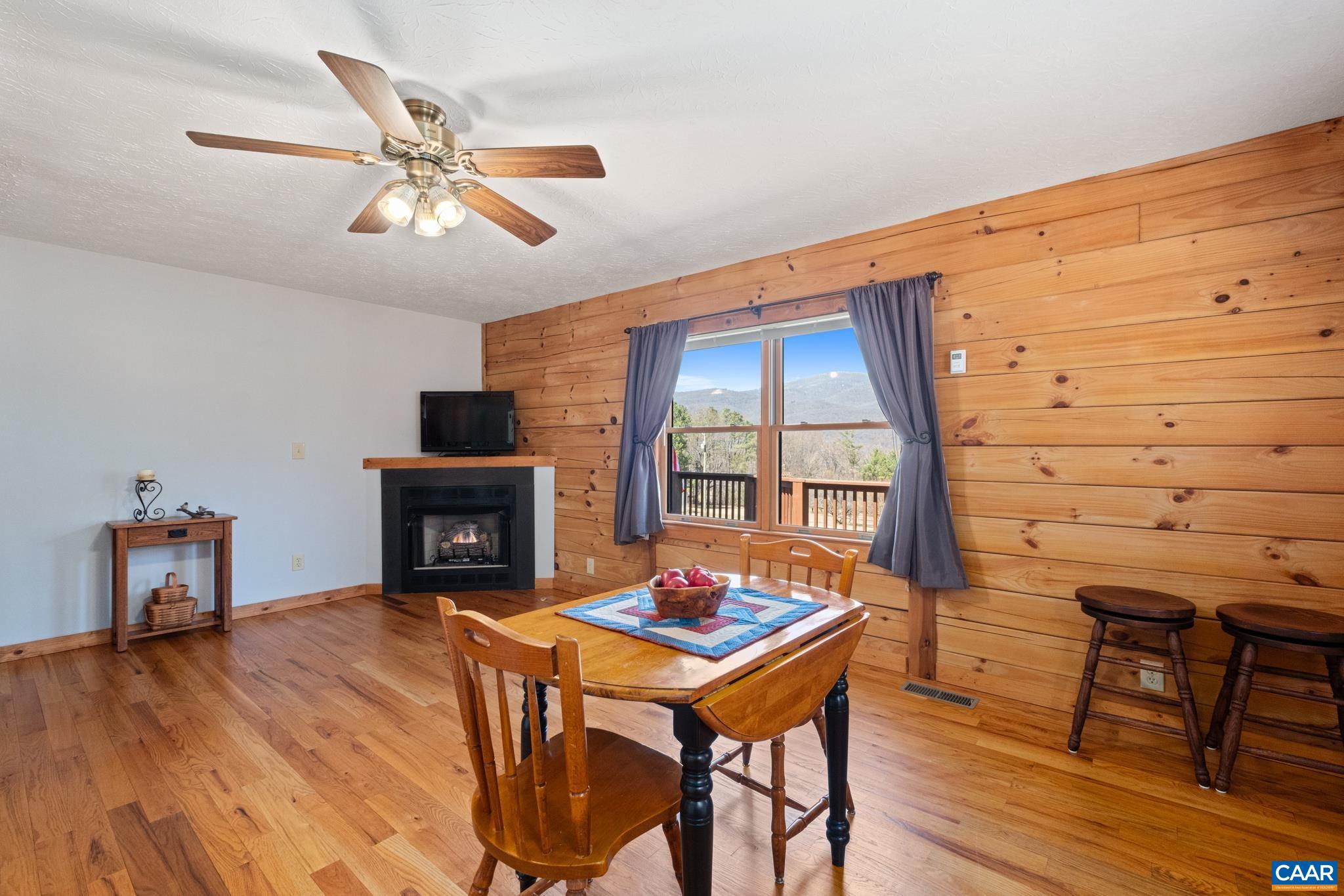 6 OLD ORCHARD LN