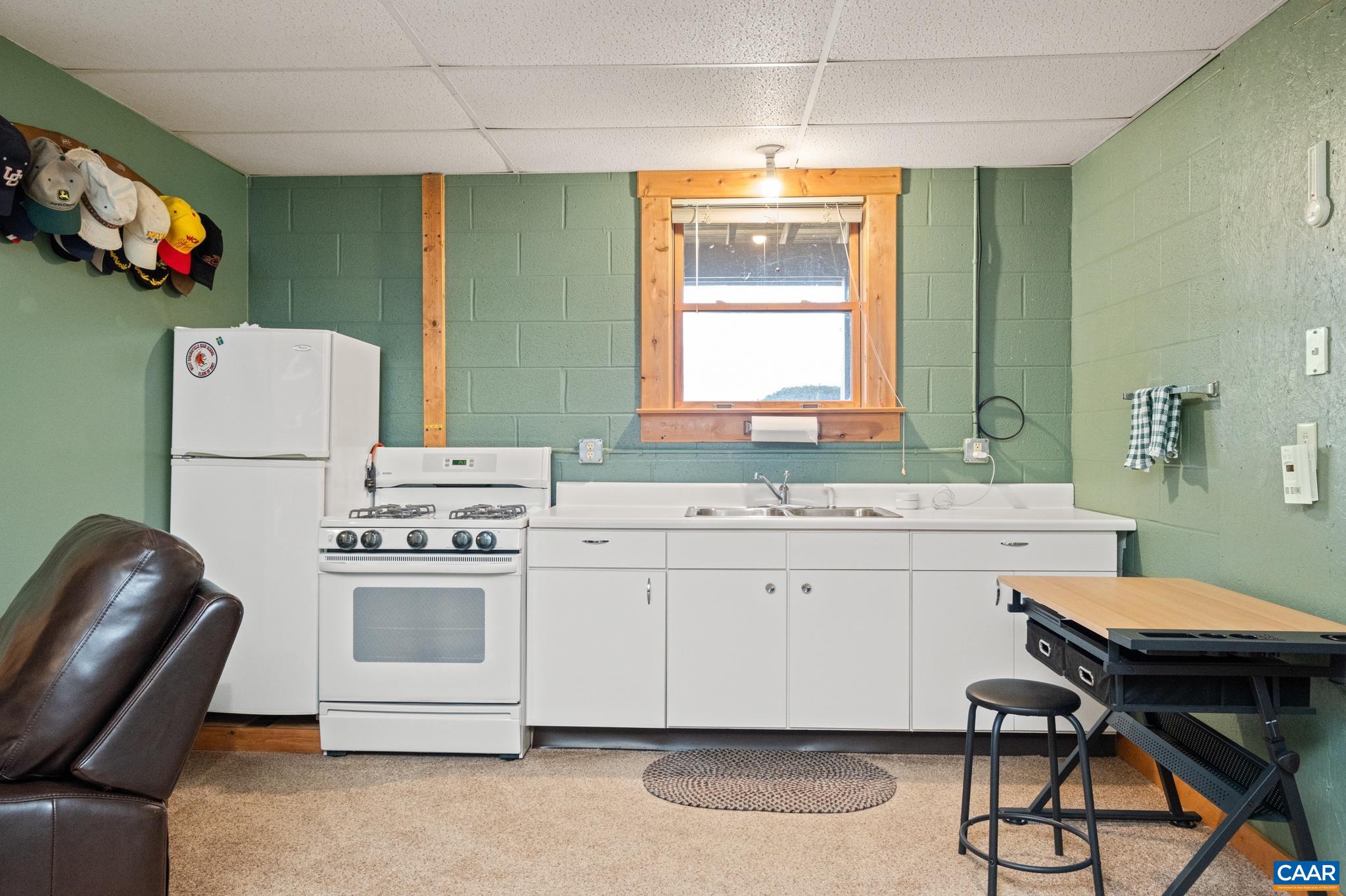 6 OLD ORCHARD LN